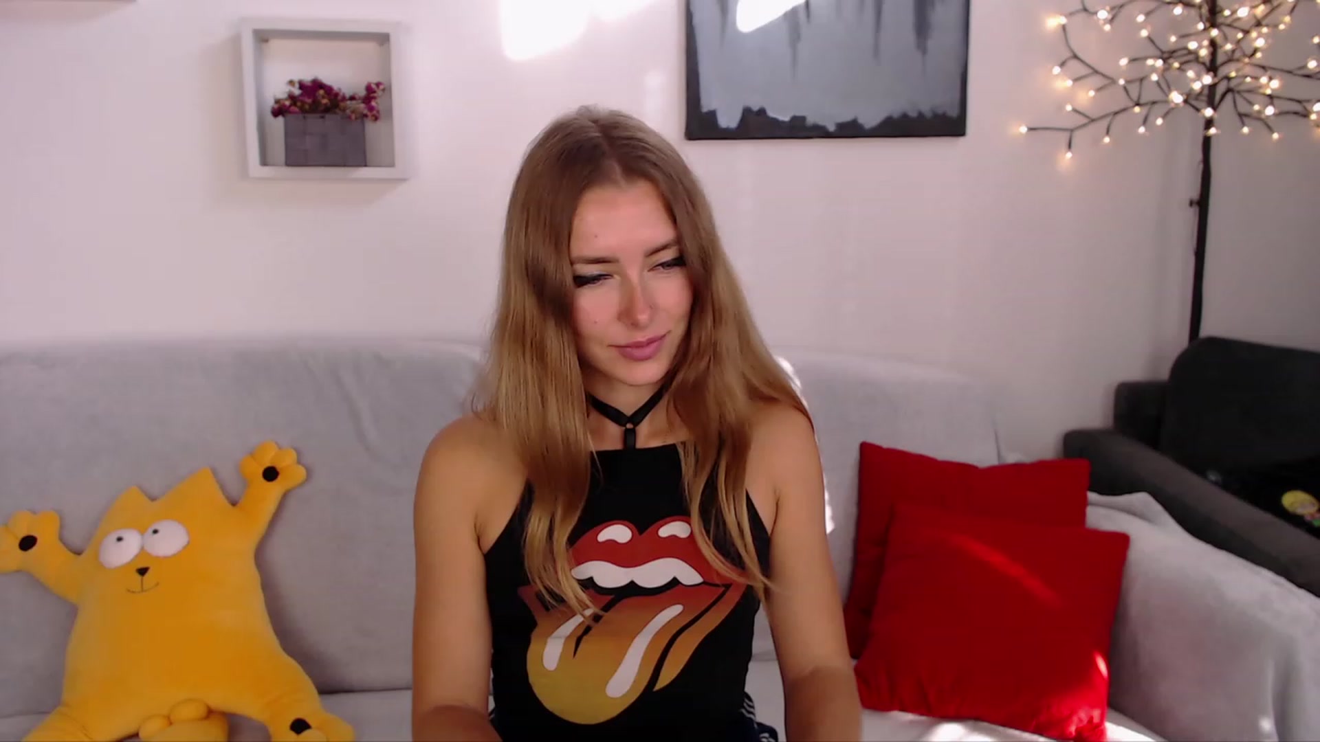 Gallery image thumbnail from SimonsWife's myfreecams stream on, 09/27/2023, 14:24 image 14 of 20