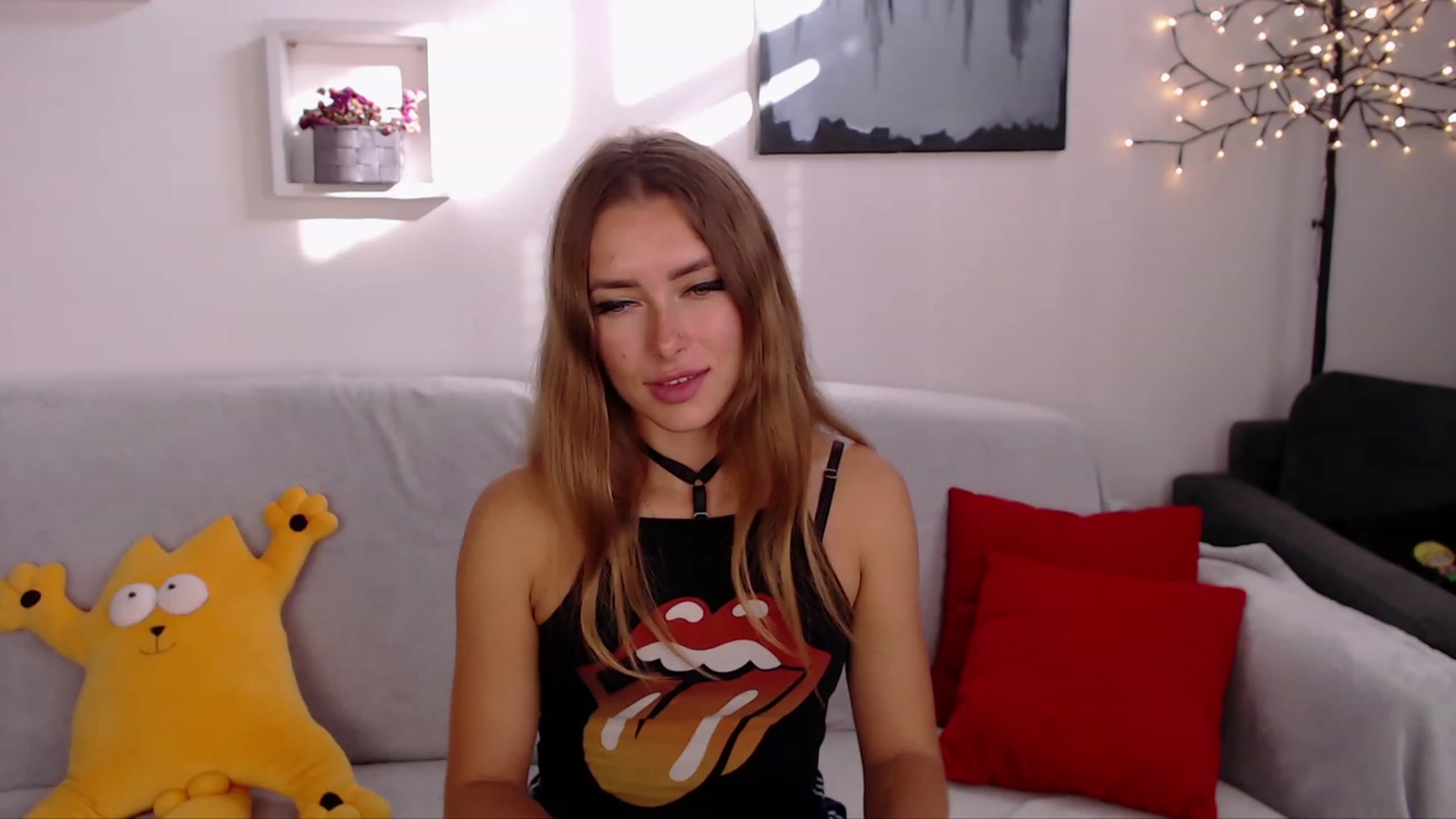 Gallery image thumbnail from SimonsWife's myfreecams stream on, 09/27/2023, 14:24 image 4 of 20