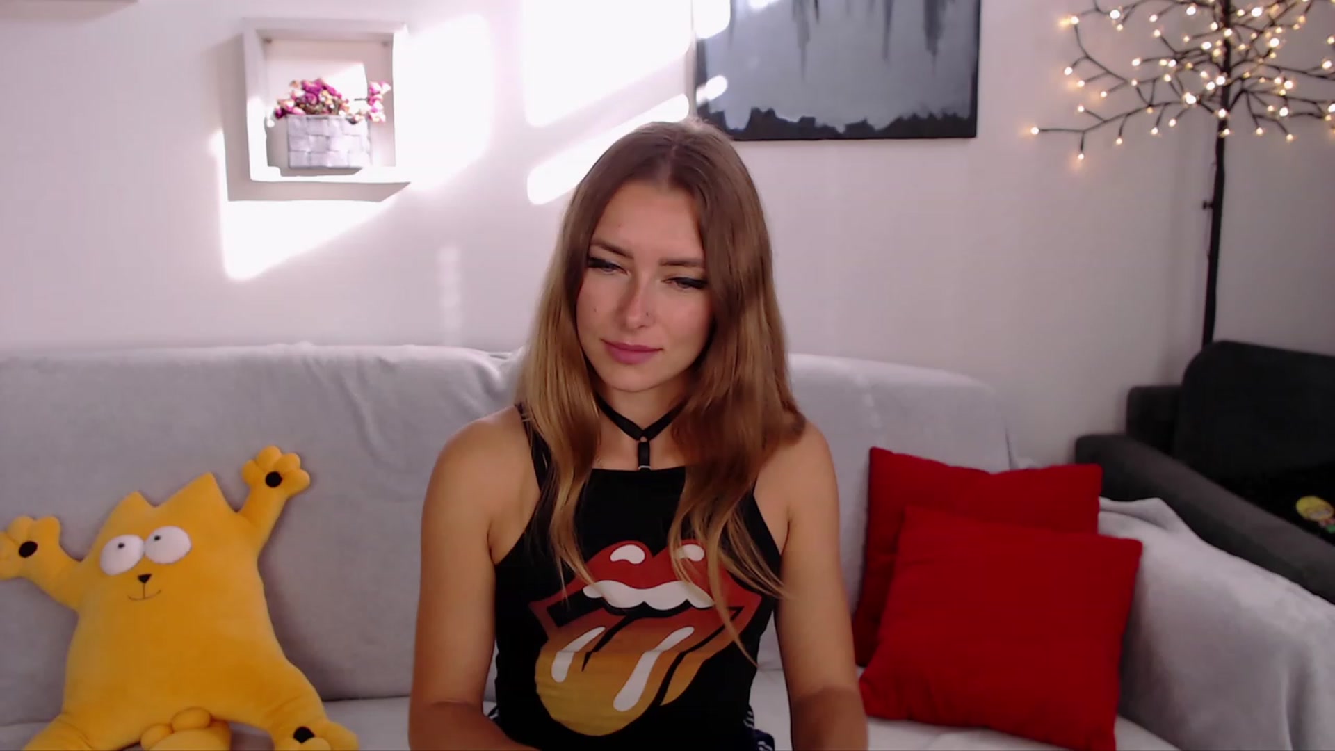 Gallery image thumbnail from SimonsWife's myfreecams stream on, 09/27/2023, 14:24 image 2 of 20