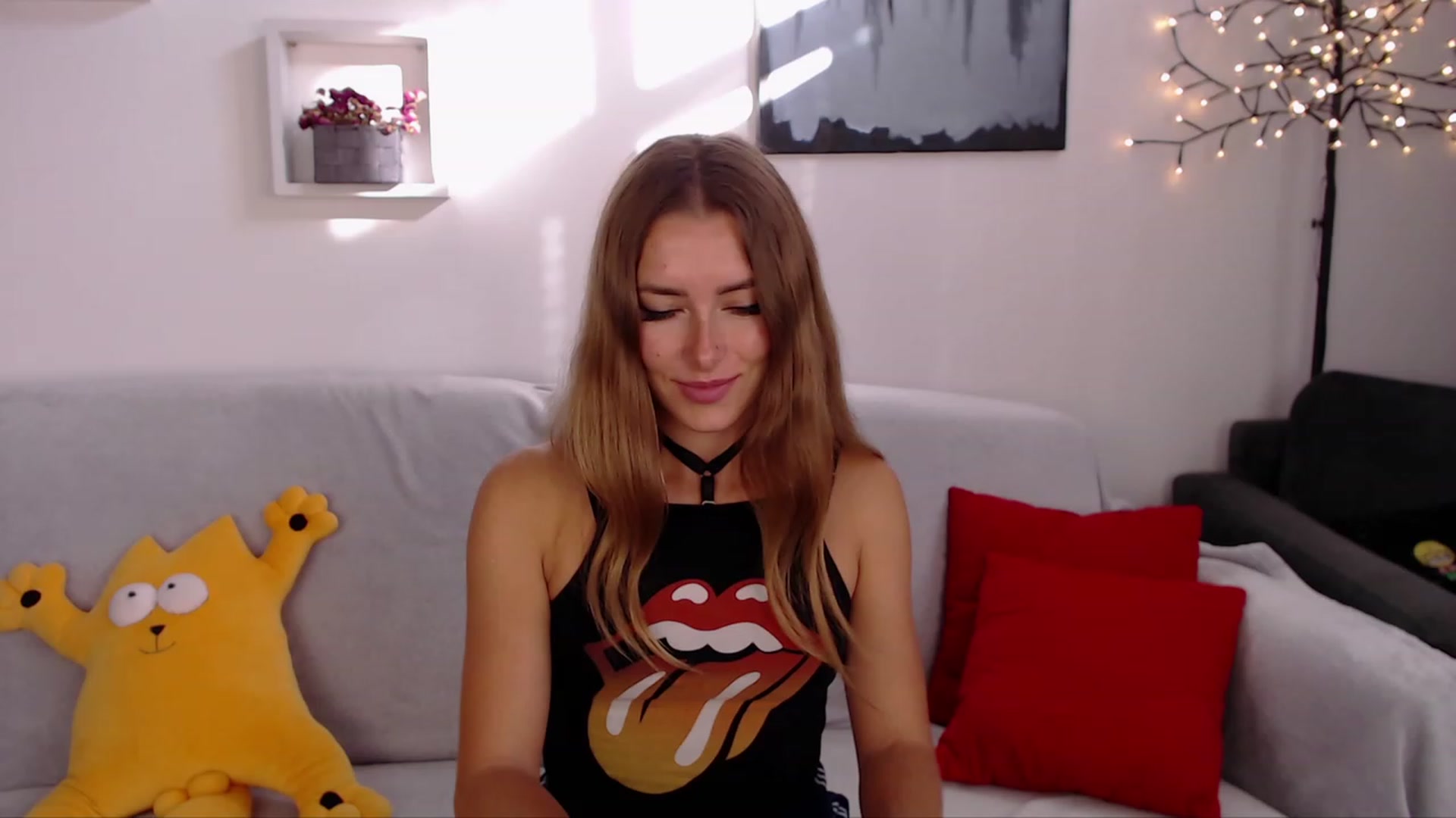 Gallery image thumbnail from SimonsWife's myfreecams stream on, 09/27/2023, 14:24 image 5 of 20