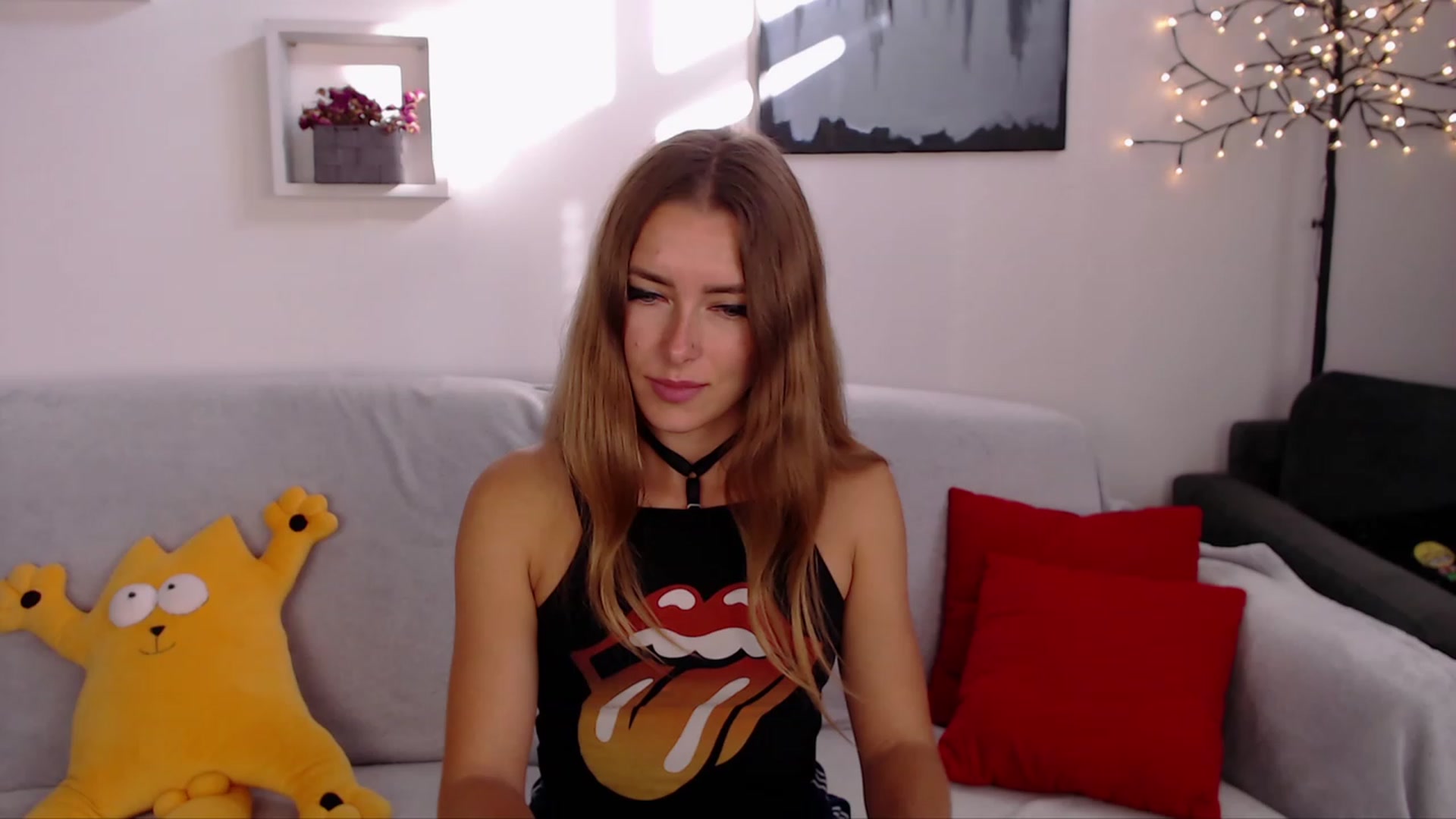 Gallery image thumbnail from SimonsWife's myfreecams stream on, 09/27/2023, 14:24 image 6 of 20