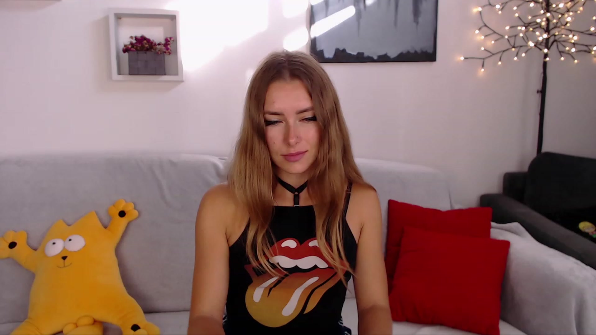 Gallery image thumbnail from SimonsWife's myfreecams stream on, 09/27/2023, 14:24 image 8 of 20