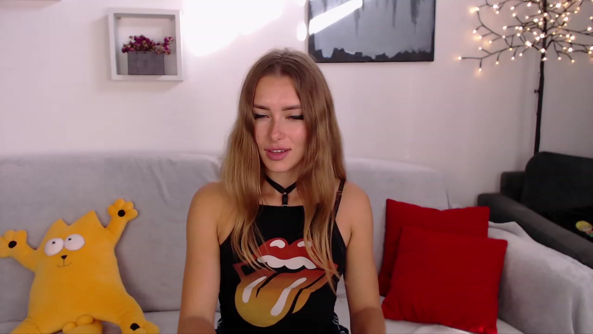 Gallery image thumbnail from SimonsWife's myfreecams stream on, 09/27/2023, 14:24 image 10 of 20