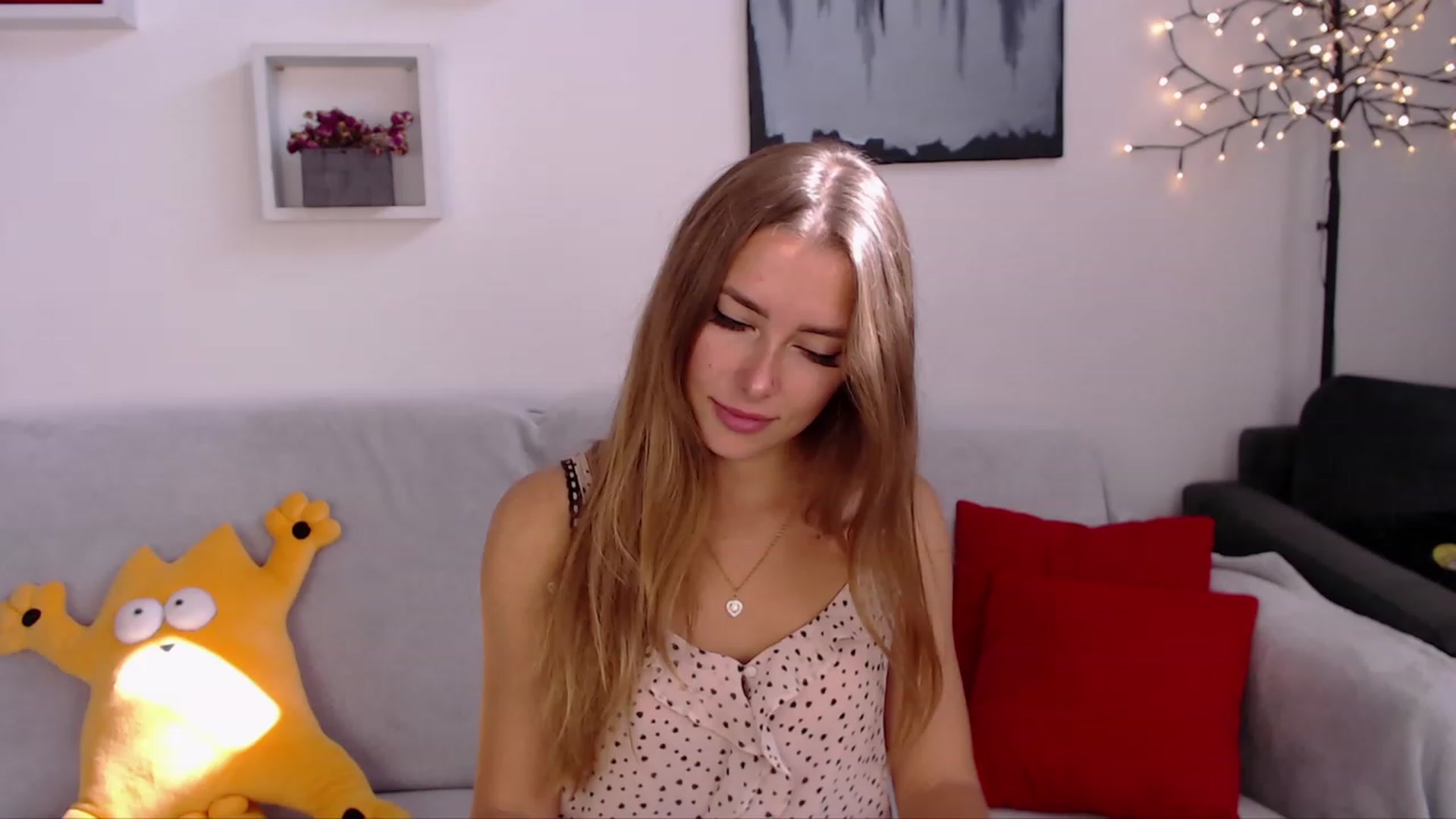 Gallery image thumbnail from SimonsWife's myfreecams stream on, 09/28/2023, 11:00 image 19 of 20