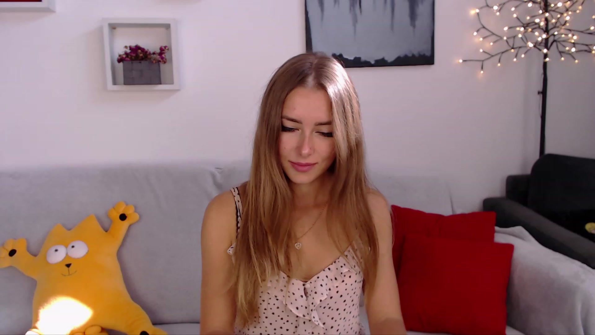 Gallery image thumbnail from SimonsWife's myfreecams stream on, 09/28/2023, 11:00 image 14 of 20