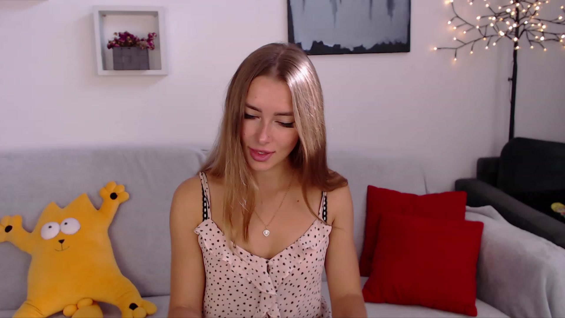 Gallery image thumbnail from SimonsWife's myfreecams stream on, 09/28/2023, 11:00 image 6 of 20