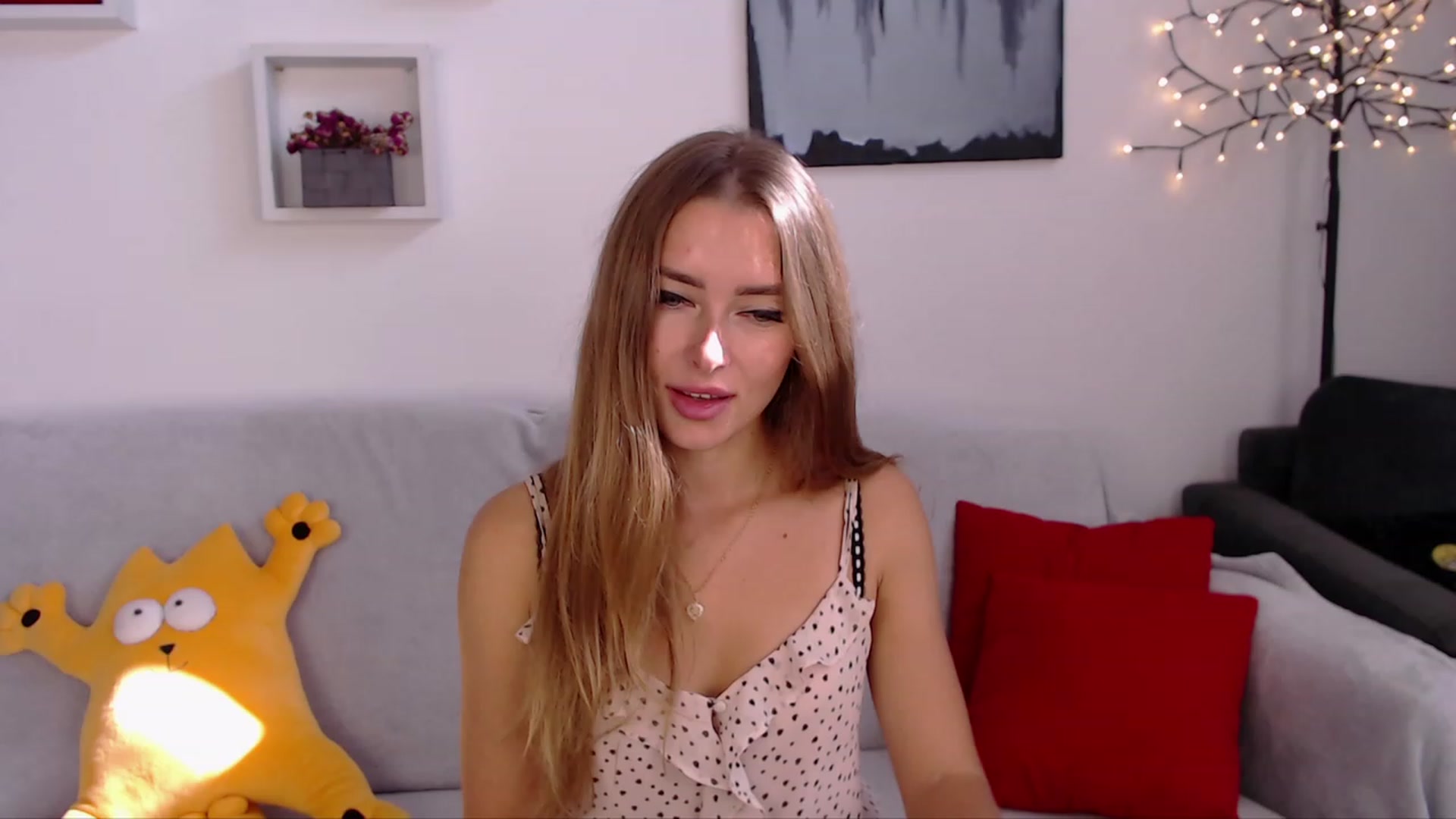 Gallery image thumbnail from SimonsWife's myfreecams stream on, 09/28/2023, 11:00 image 17 of 20