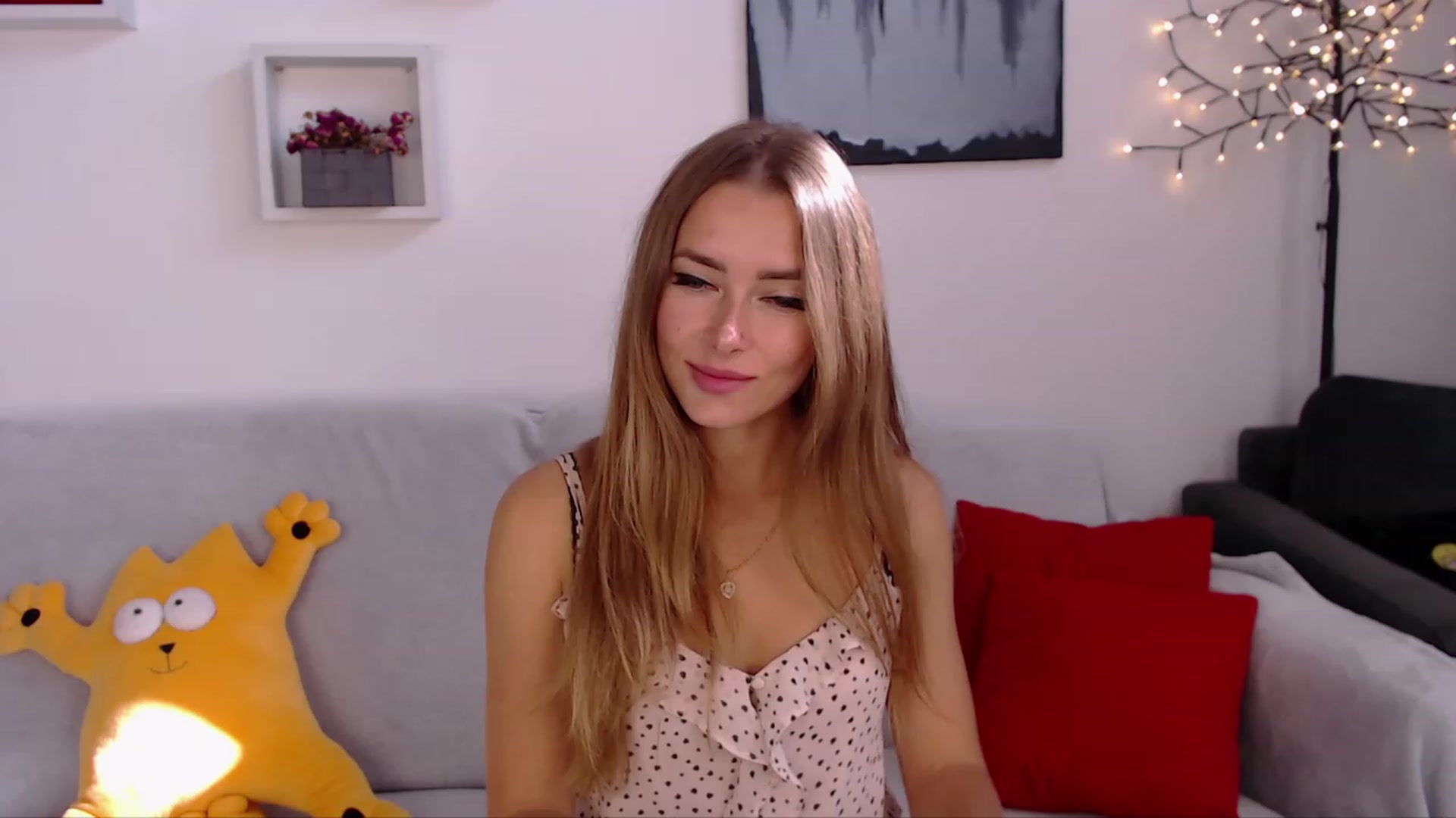 Gallery image thumbnail from SimonsWife's myfreecams stream on, 09/28/2023, 11:00 image 15 of 20