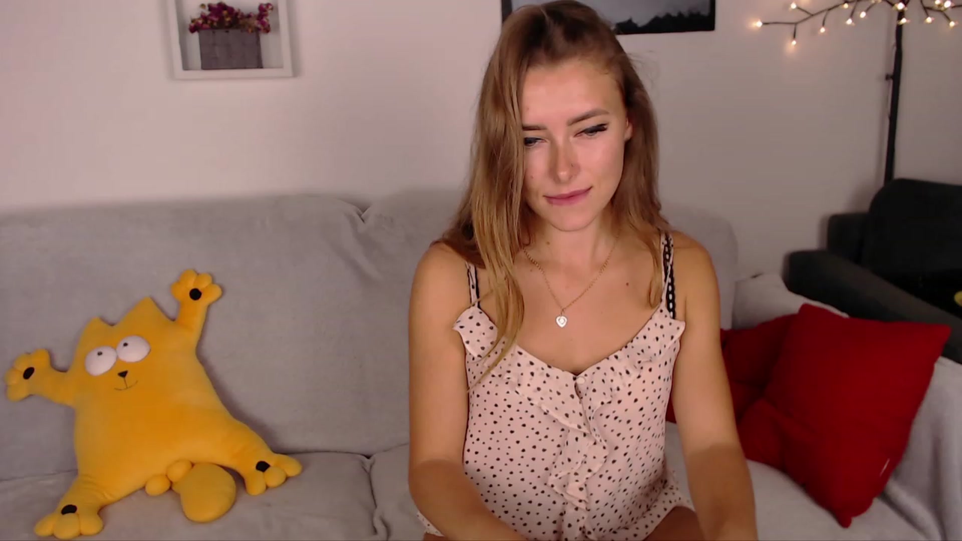 Gallery image thumbnail from SimonsWife's myfreecams stream on, 09/28/2023, 16:19 image 20 of 20