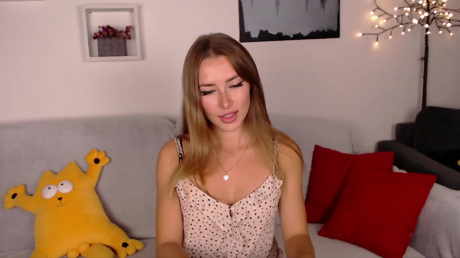 Gallery image thumbnail from SimonsWife's myfreecams stream on, 09/28/2023, 16:19 image 2 of 20