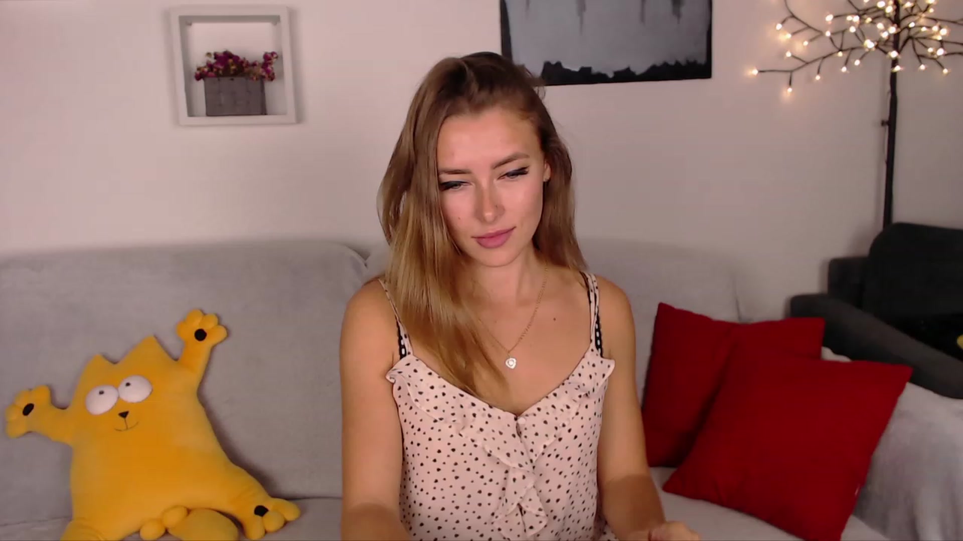 Gallery image thumbnail from SimonsWife's myfreecams stream on, 09/28/2023, 16:19 image 6 of 20
