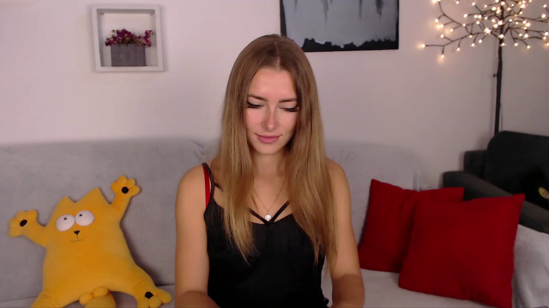 Gallery image thumbnail from SimonsWife's myfreecams stream on, 10/04/2023, 12:13 image 10 of 20
