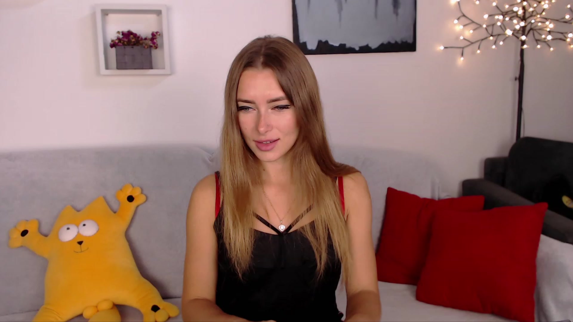 Gallery image thumbnail from SimonsWife's myfreecams stream on, 10/04/2023, 12:13 image 11 of 20