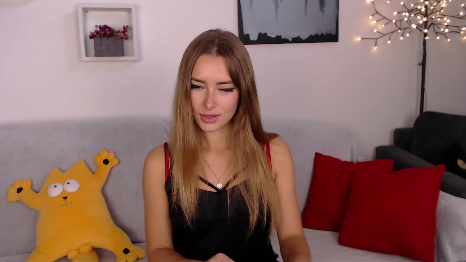 Gallery image thumbnail from SimonsWife's myfreecams stream on, 10/04/2023, 12:13 image 14 of 20