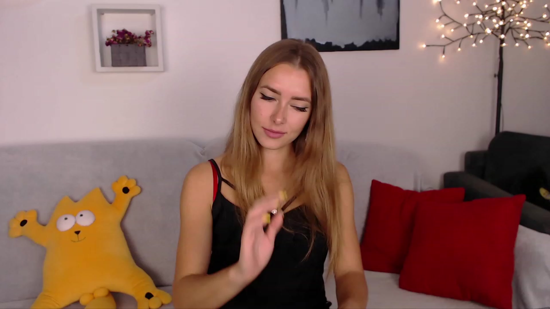 Gallery image thumbnail from SimonsWife's myfreecams stream on, 10/04/2023, 12:13 image 7 of 20