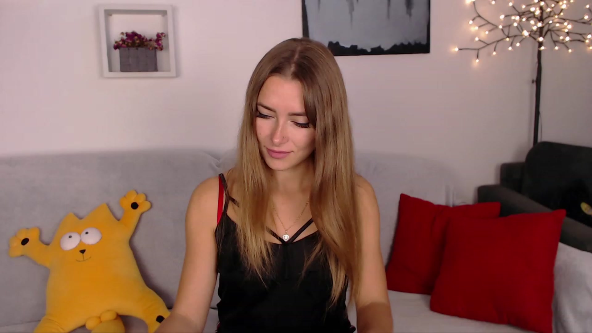 Gallery image thumbnail from SimonsWife's myfreecams stream on, 10/04/2023, 12:13 image 16 of 20