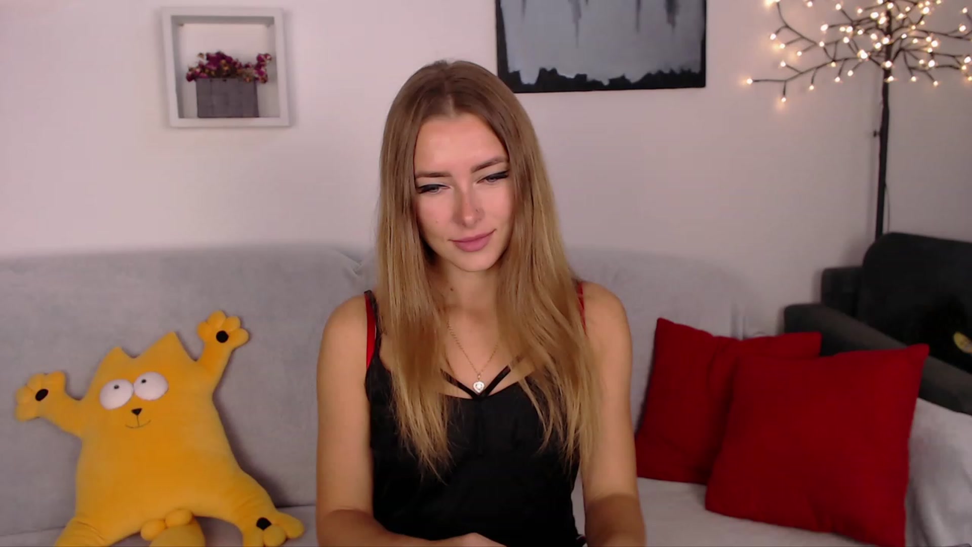Gallery image thumbnail from SimonsWife's myfreecams stream on, 10/04/2023, 12:13 image 9 of 20