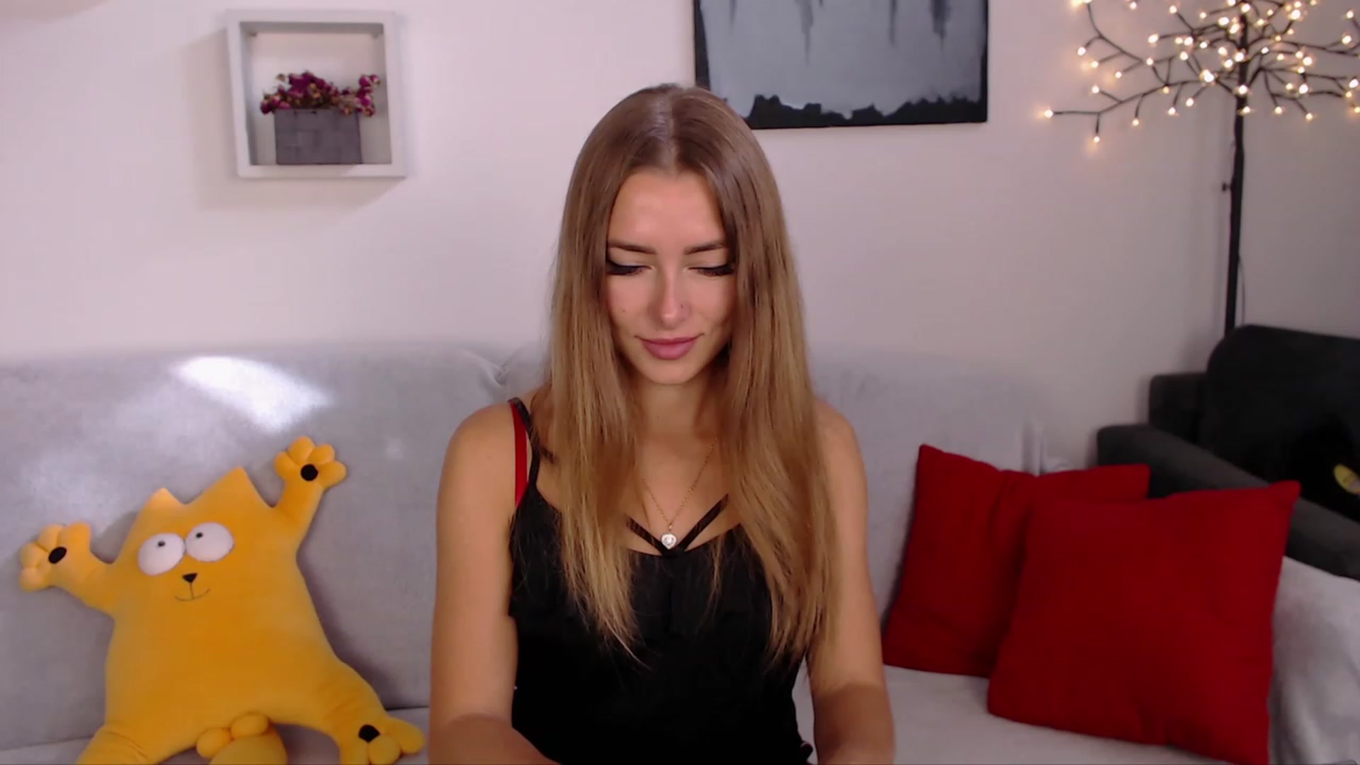 Gallery image thumbnail from SimonsWife's myfreecams stream on, 10/04/2023, 12:13 image 13 of 20