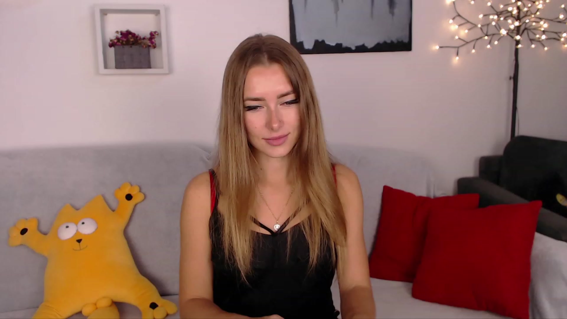 Gallery image thumbnail from SimonsWife's myfreecams stream on, 10/04/2023, 12:13 image 15 of 20