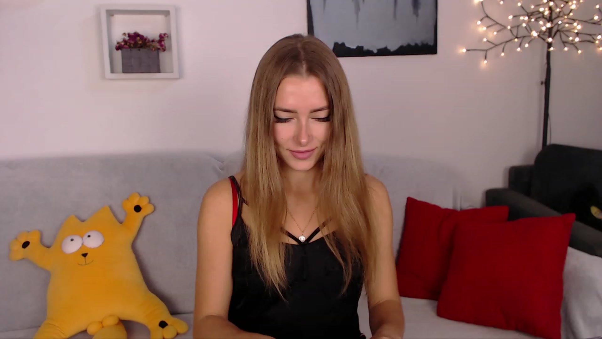 Gallery image thumbnail from SimonsWife's myfreecams stream on, 10/04/2023, 12:13 image 8 of 20
