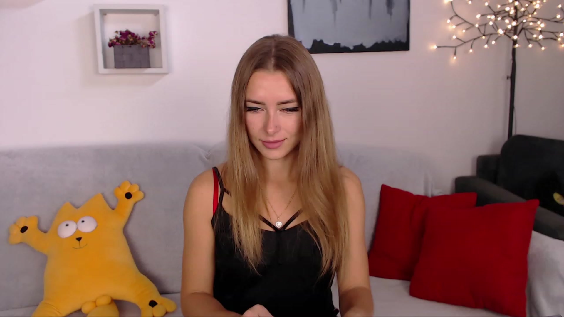 Gallery image thumbnail from SimonsWife's myfreecams stream on, 10/04/2023, 12:13 image 12 of 20