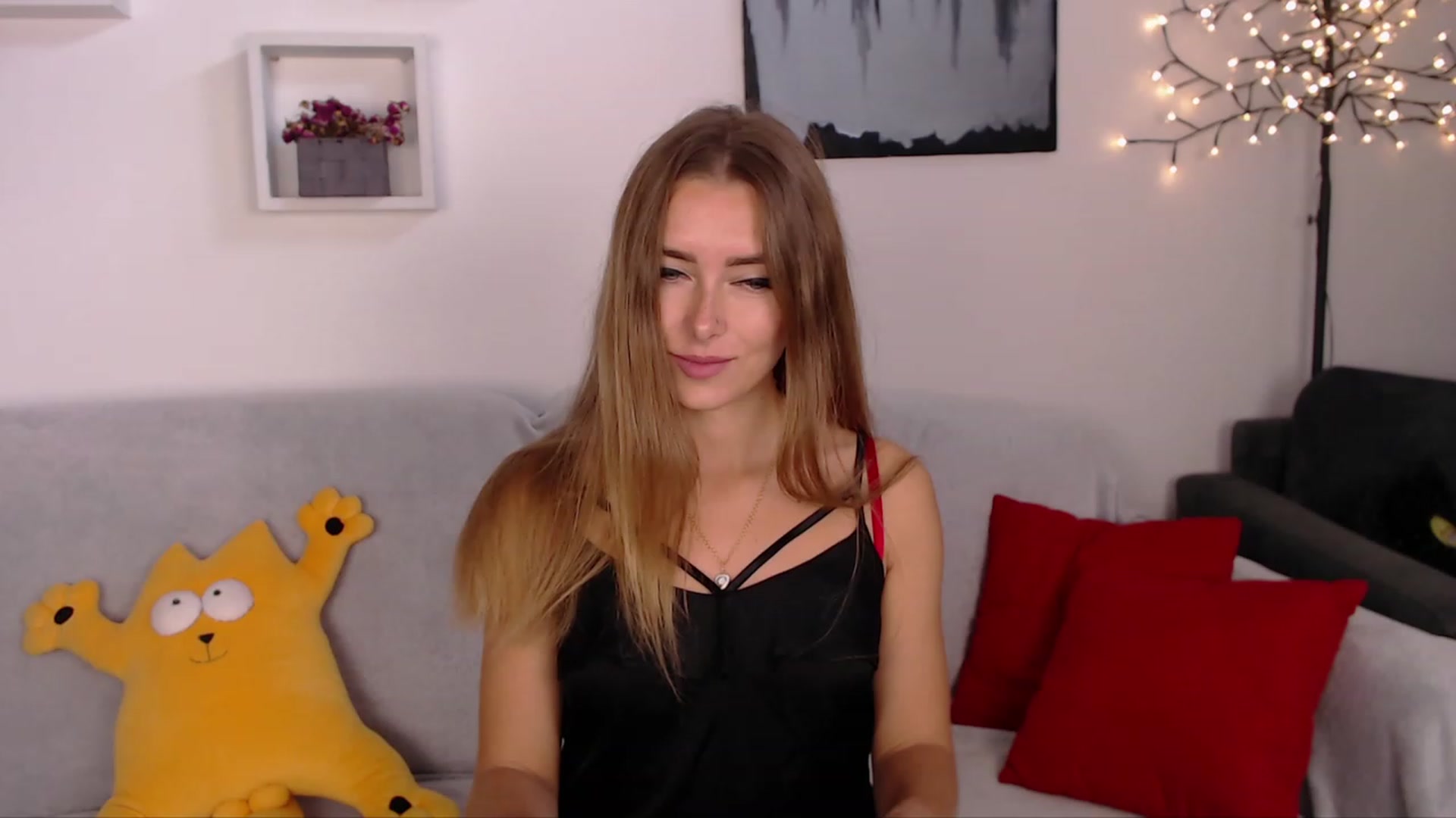 Gallery image thumbnail from SimonsWife's myfreecams stream on, 10/04/2023, 12:13 image 19 of 20
