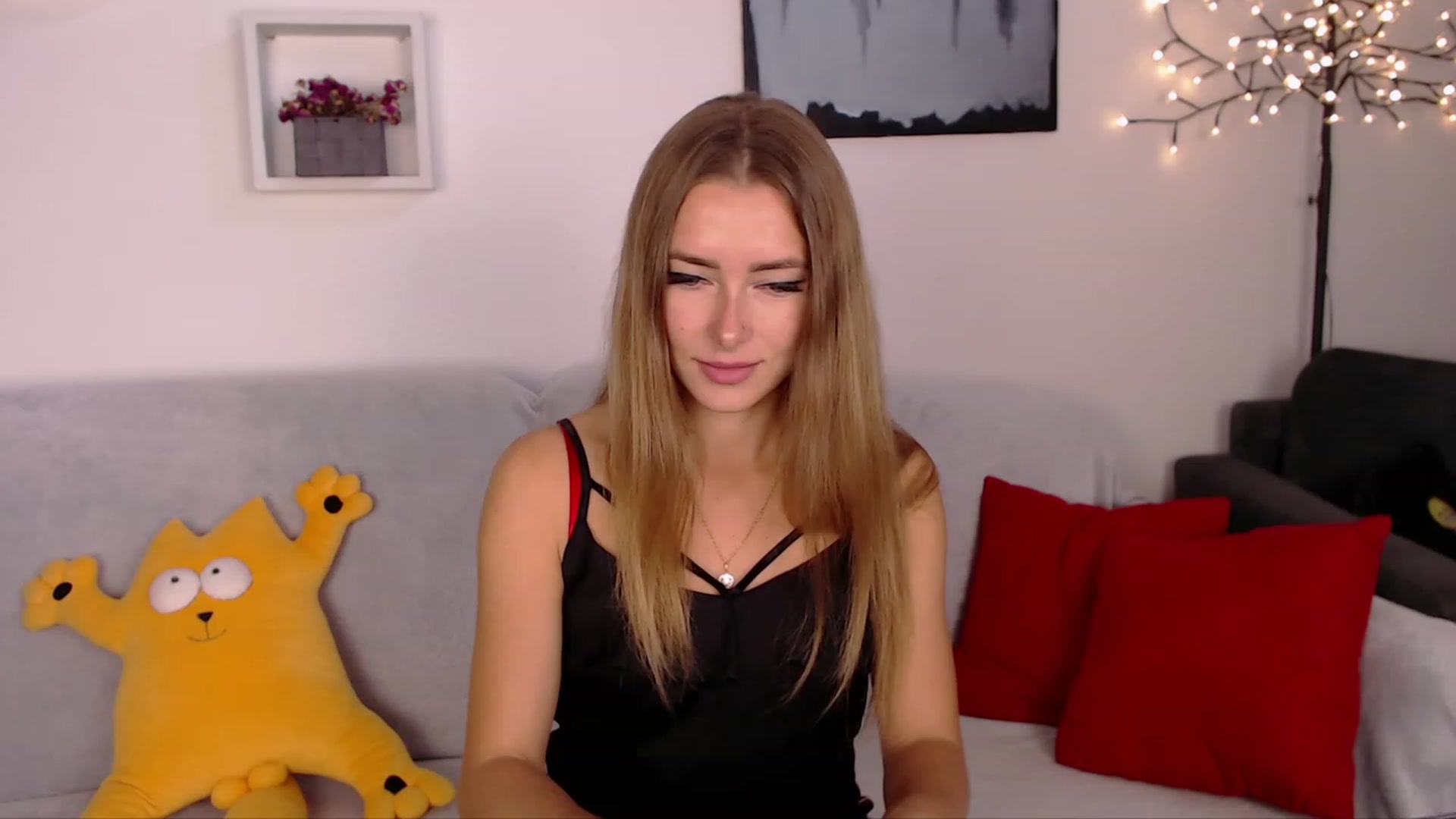 Gallery image thumbnail from SimonsWife's myfreecams stream on, 10/04/2023, 12:13 image 1 of 20