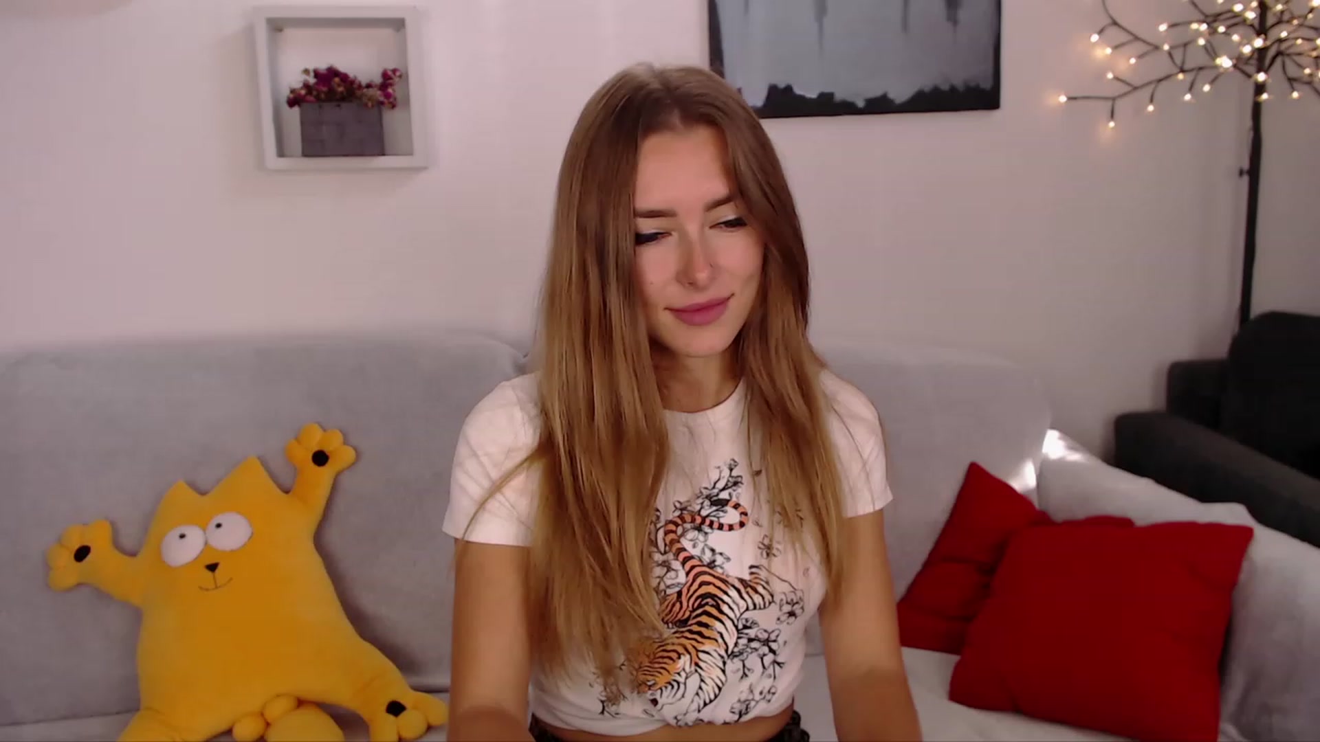 Gallery image thumbnail from SimonsWife's myfreecams stream on, 10/11/2023, 14:13 image 15 of 20