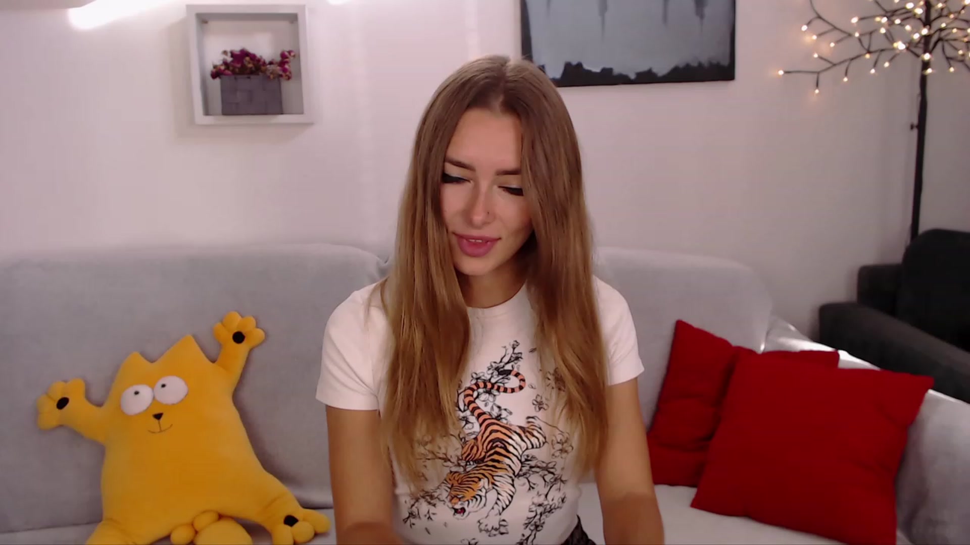 Gallery image thumbnail from SimonsWife's myfreecams stream on, 10/11/2023, 14:13 image 9 of 20