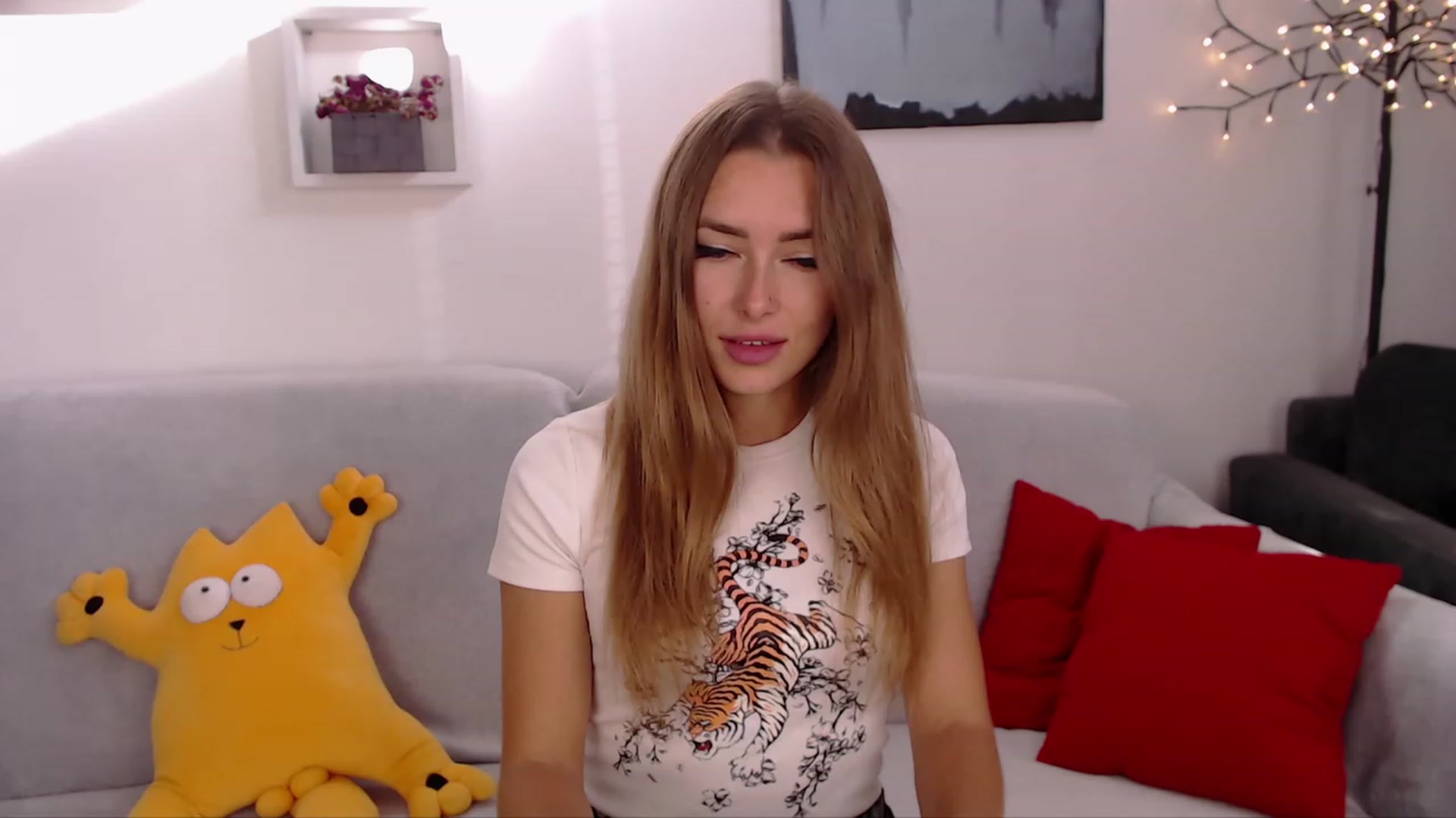 Gallery image thumbnail from SimonsWife's myfreecams stream on, 10/11/2023, 14:13 image 4 of 20