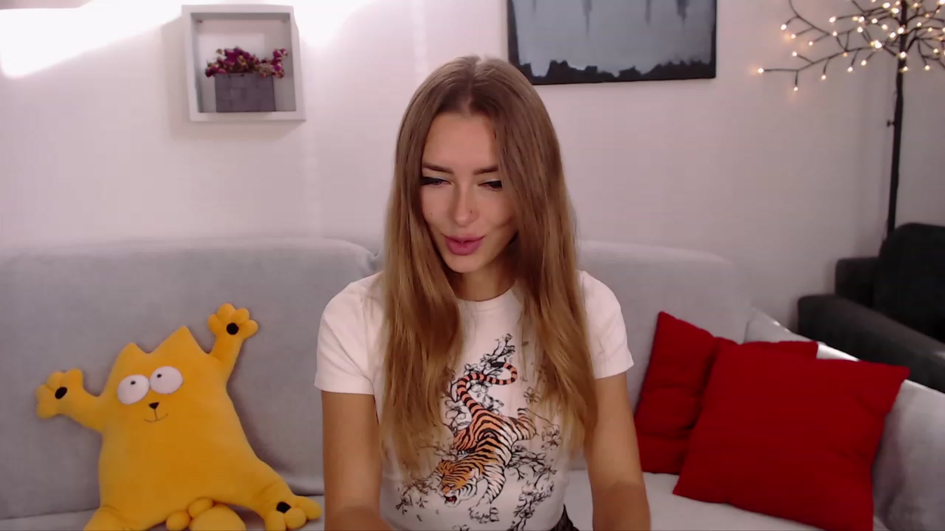 Gallery image thumbnail from SimonsWife's myfreecams stream on, 10/11/2023, 14:13 image 6 of 20