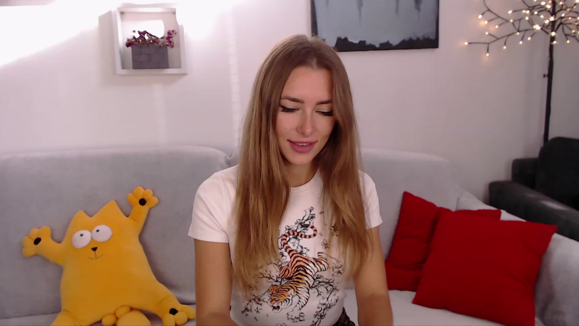 Gallery image thumbnail from SimonsWife's myfreecams stream on, 10/11/2023, 14:13 image 3 of 20