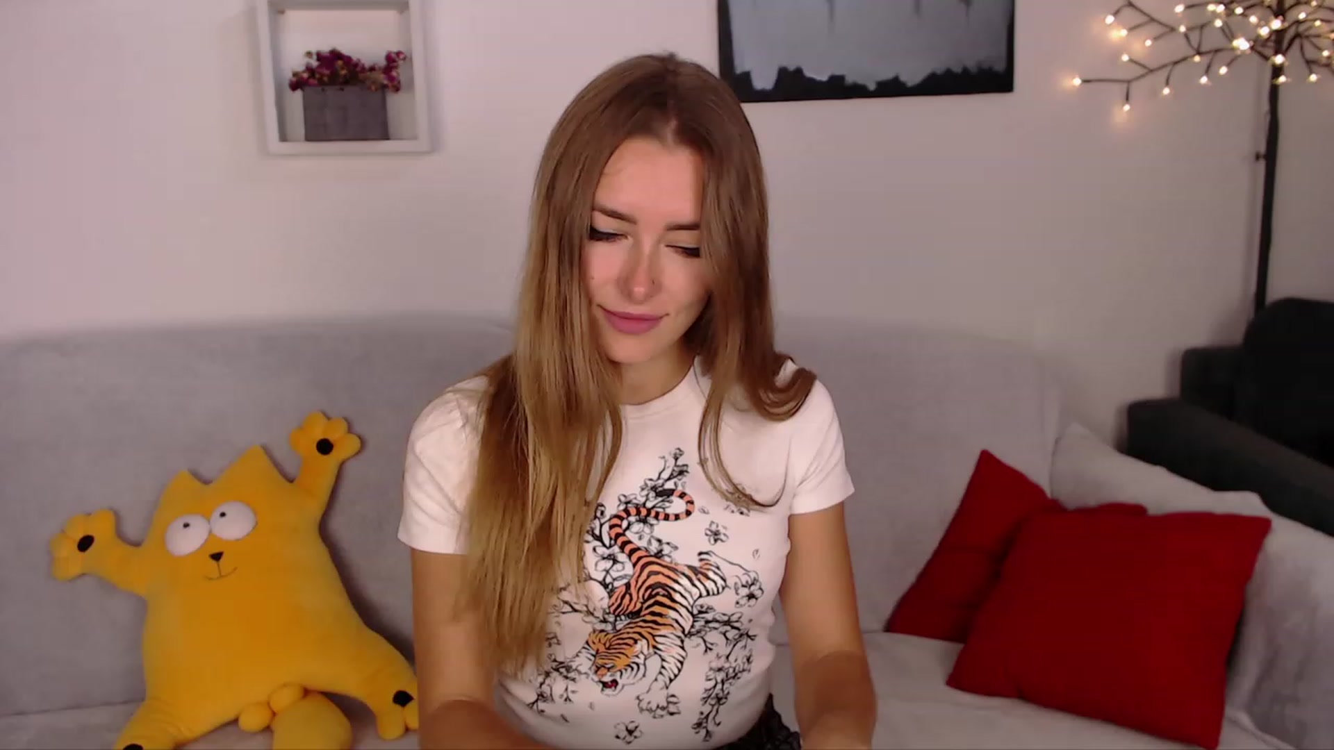 Gallery image thumbnail from SimonsWife's myfreecams stream on, 10/11/2023, 15:06 image 4 of 20