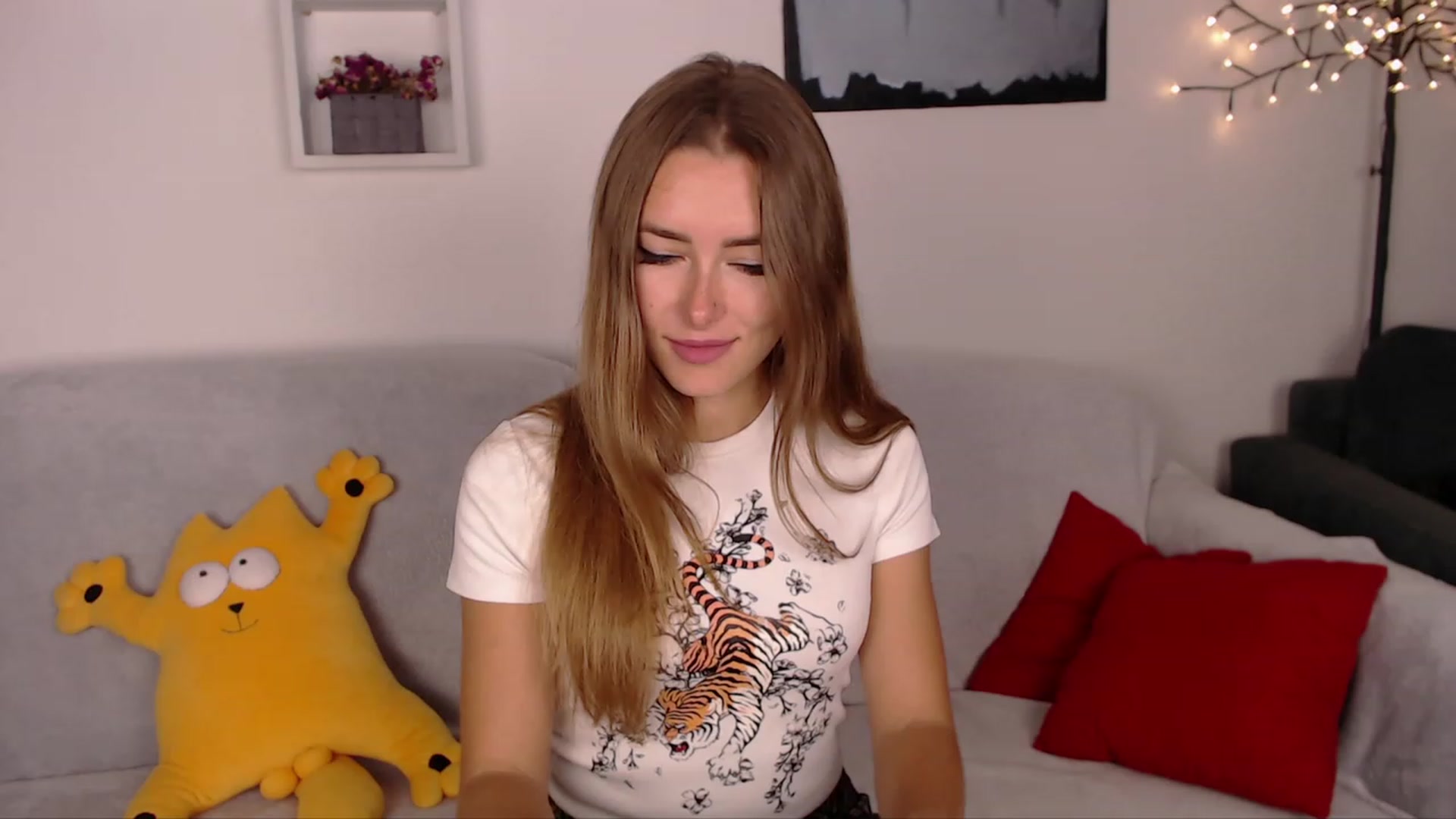 Gallery image thumbnail from SimonsWife's myfreecams stream on, 10/11/2023, 15:06 image 15 of 20