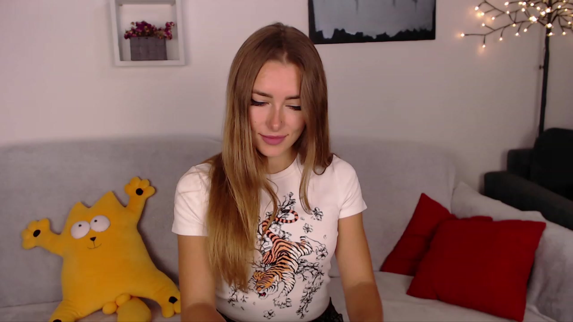Gallery image thumbnail from SimonsWife's myfreecams stream on, 10/11/2023, 15:06 image 10 of 20
