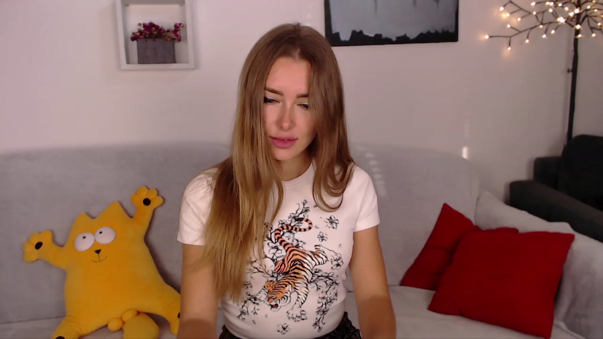Gallery image thumbnail from SimonsWife's myfreecams stream on, 10/11/2023, 15:06 image 3 of 20