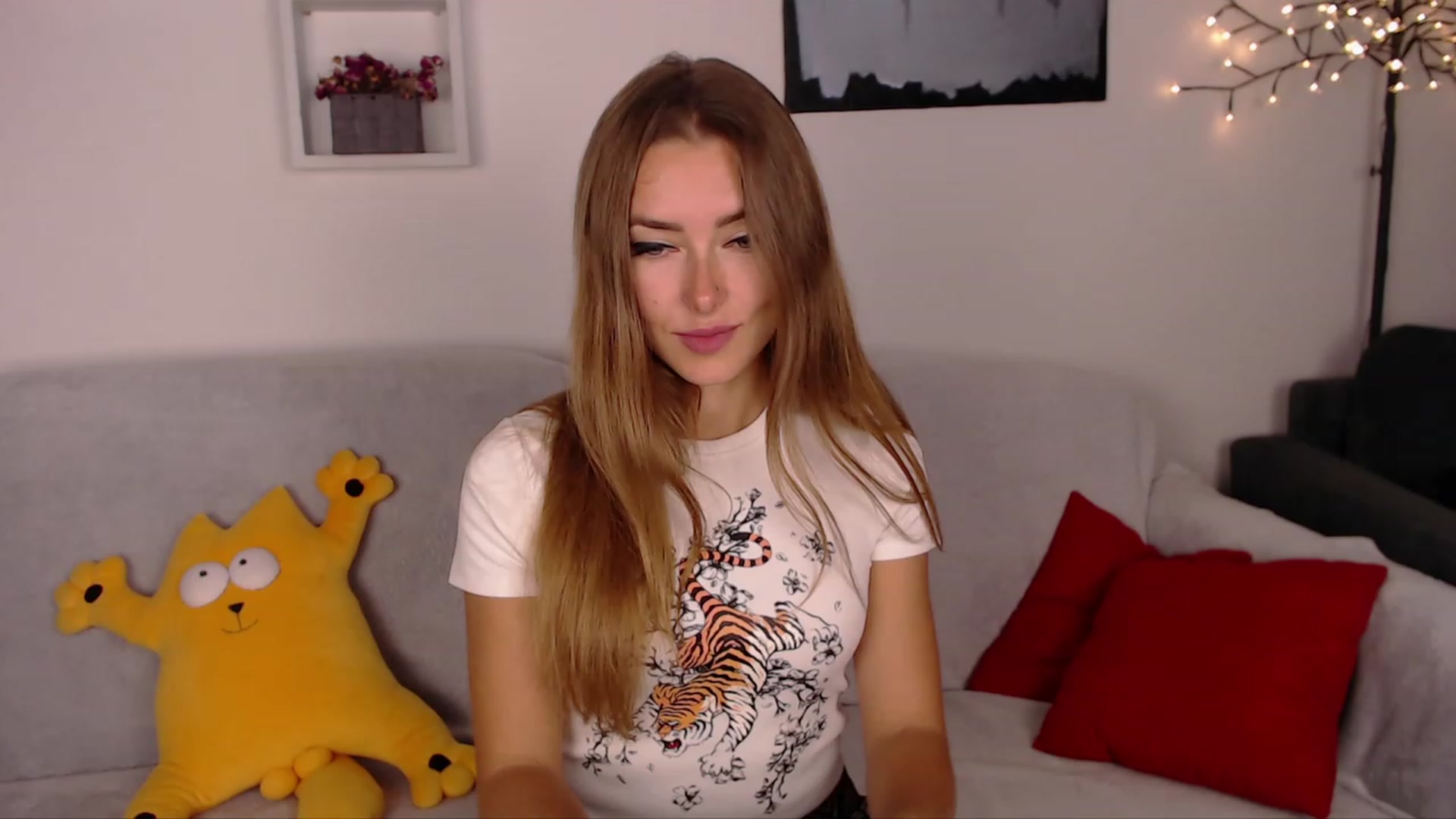 Gallery image thumbnail from SimonsWife's myfreecams stream on, 10/11/2023, 15:06 image 16 of 20