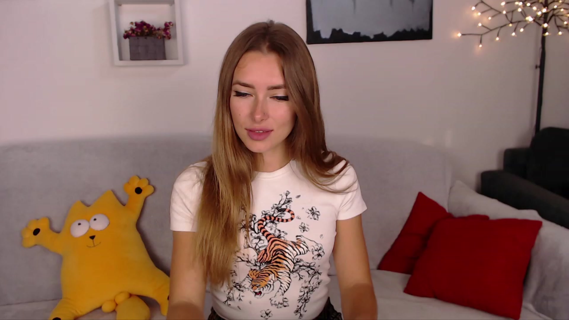 Gallery image thumbnail from SimonsWife's myfreecams stream on, 10/11/2023, 15:06 image 5 of 20
