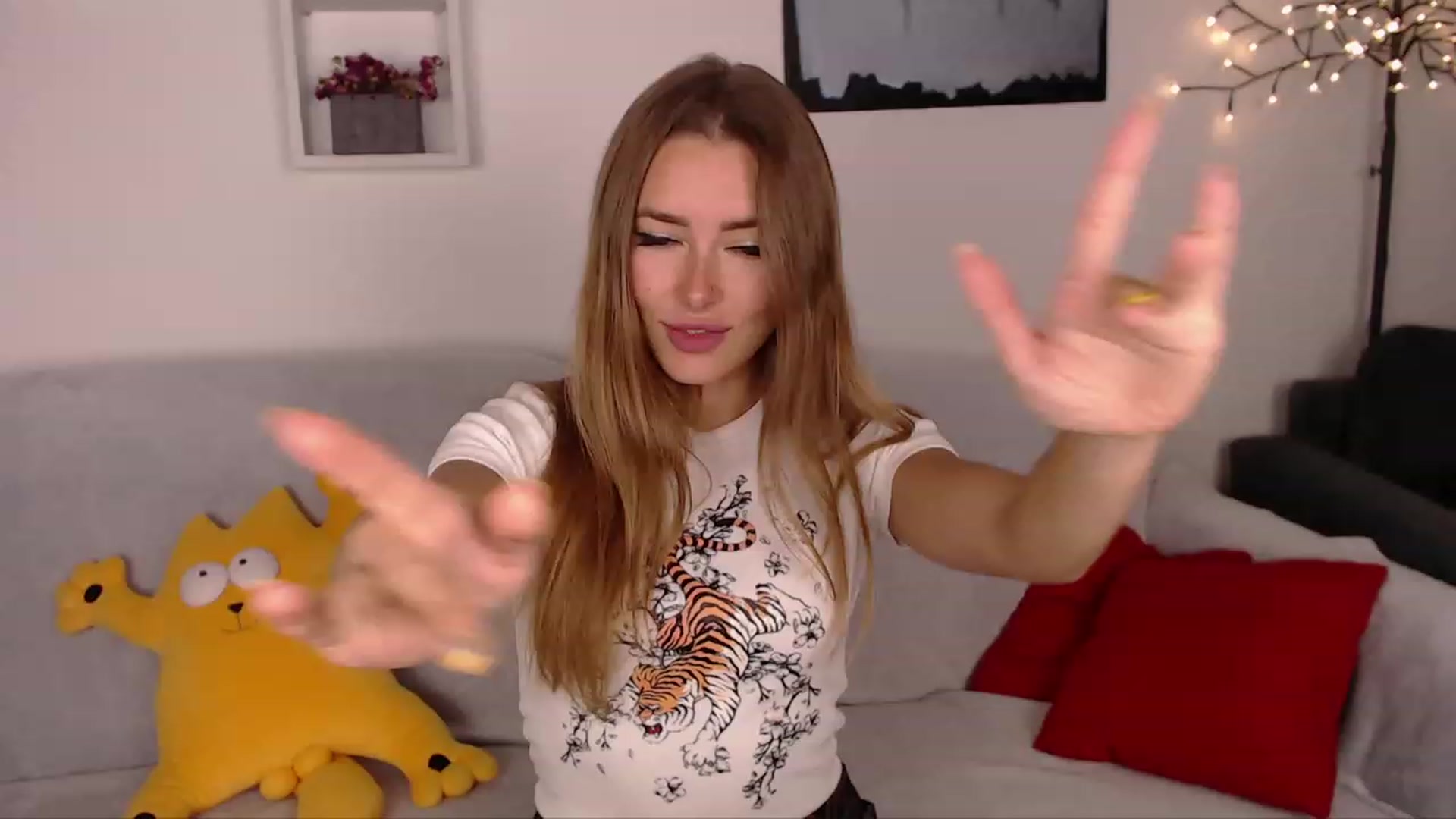 Gallery image thumbnail from SimonsWife's myfreecams stream on, 10/11/2023, 15:06 image 19 of 20