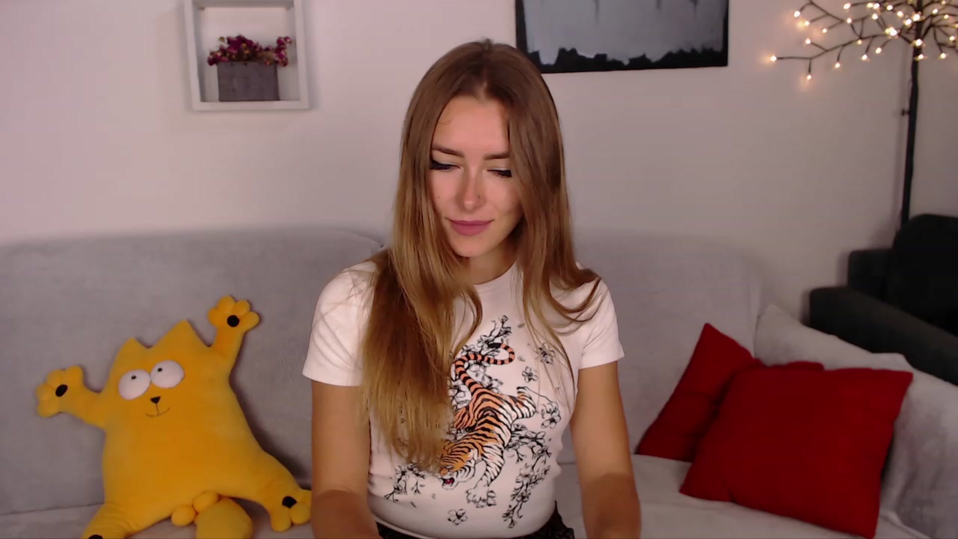 Gallery image thumbnail from SimonsWife's myfreecams stream on, 10/11/2023, 15:06 image 7 of 20