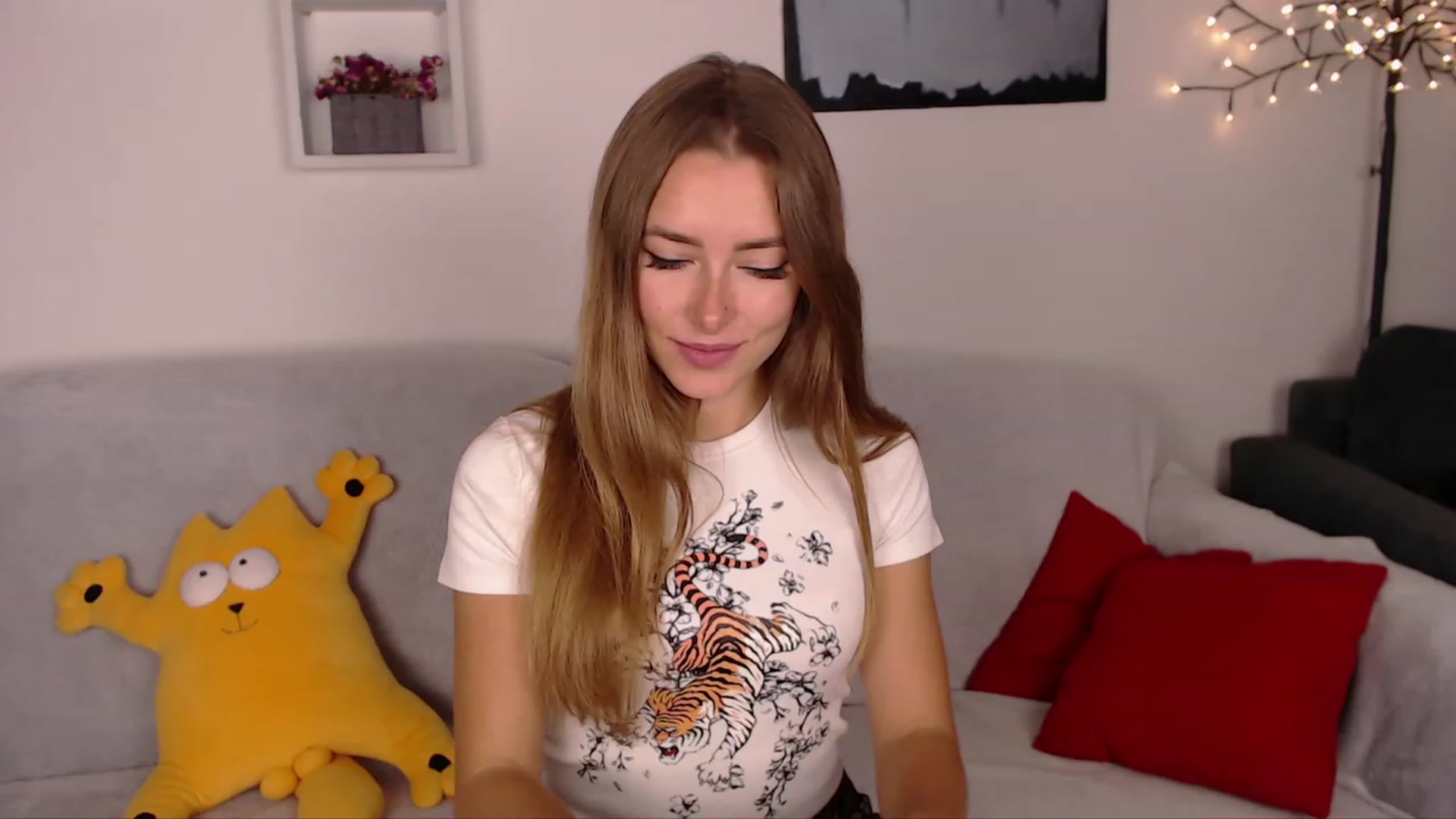 Gallery image thumbnail from SimonsWife's myfreecams stream on, 10/11/2023, 15:06 image 18 of 20