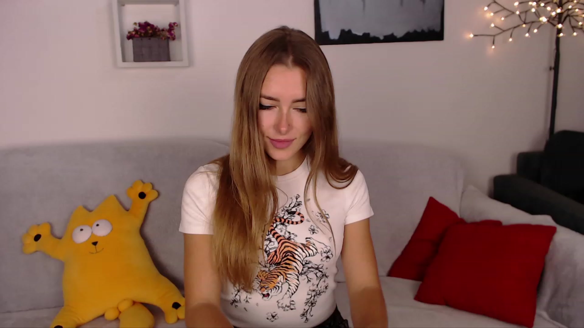 Gallery image thumbnail from SimonsWife's myfreecams stream on, 10/11/2023, 15:06 image 13 of 20