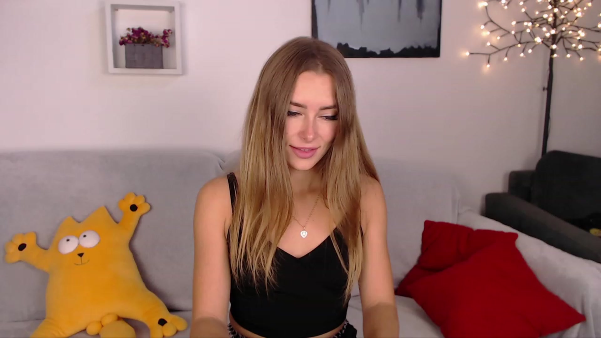 Gallery image thumbnail from SimonsWife's myfreecams stream on, 10/16/2023, 12:28 image 9 of 20