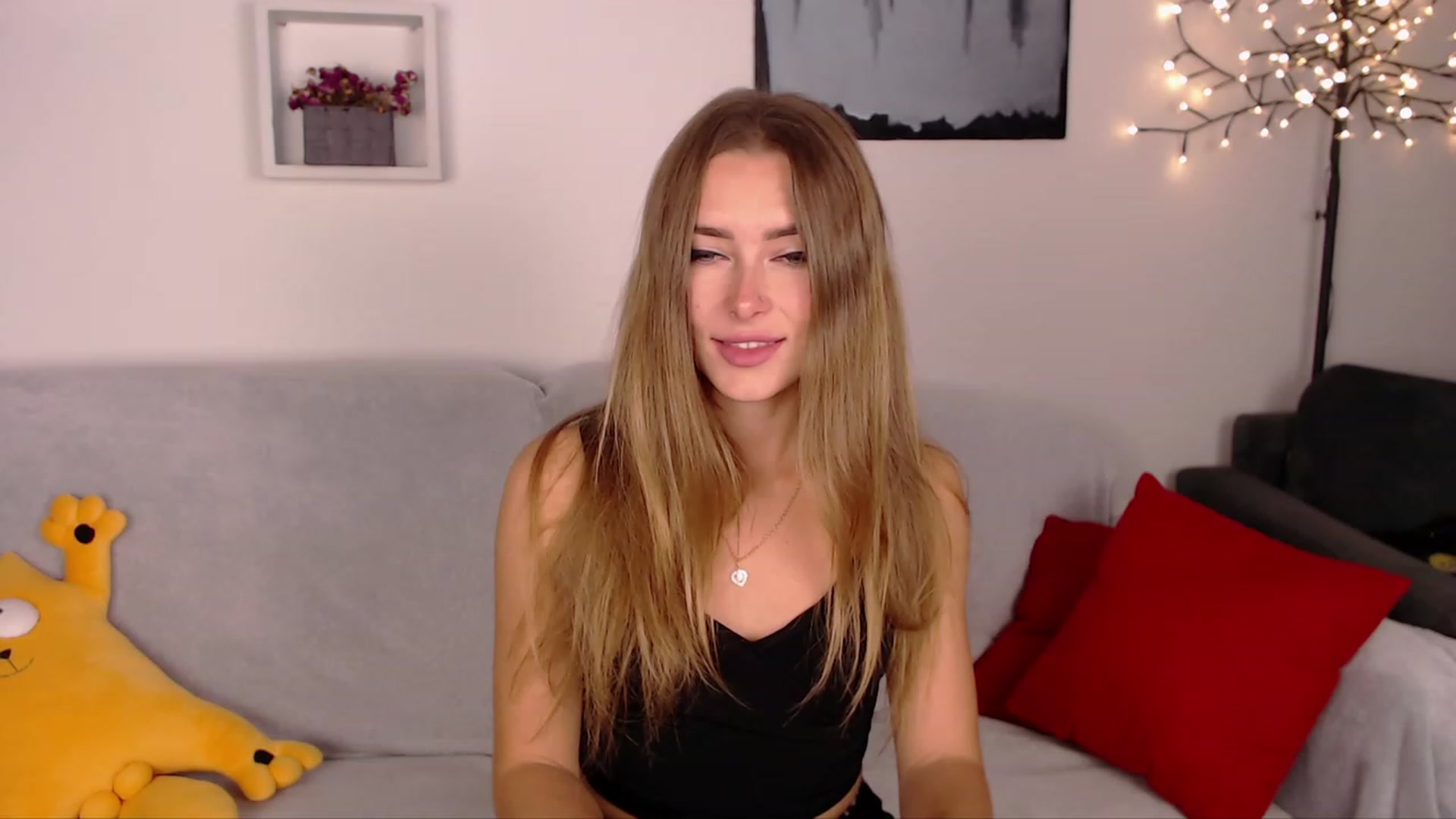 Gallery image thumbnail from SimonsWife's myfreecams stream on, 10/16/2023, 12:28 image 20 of 20