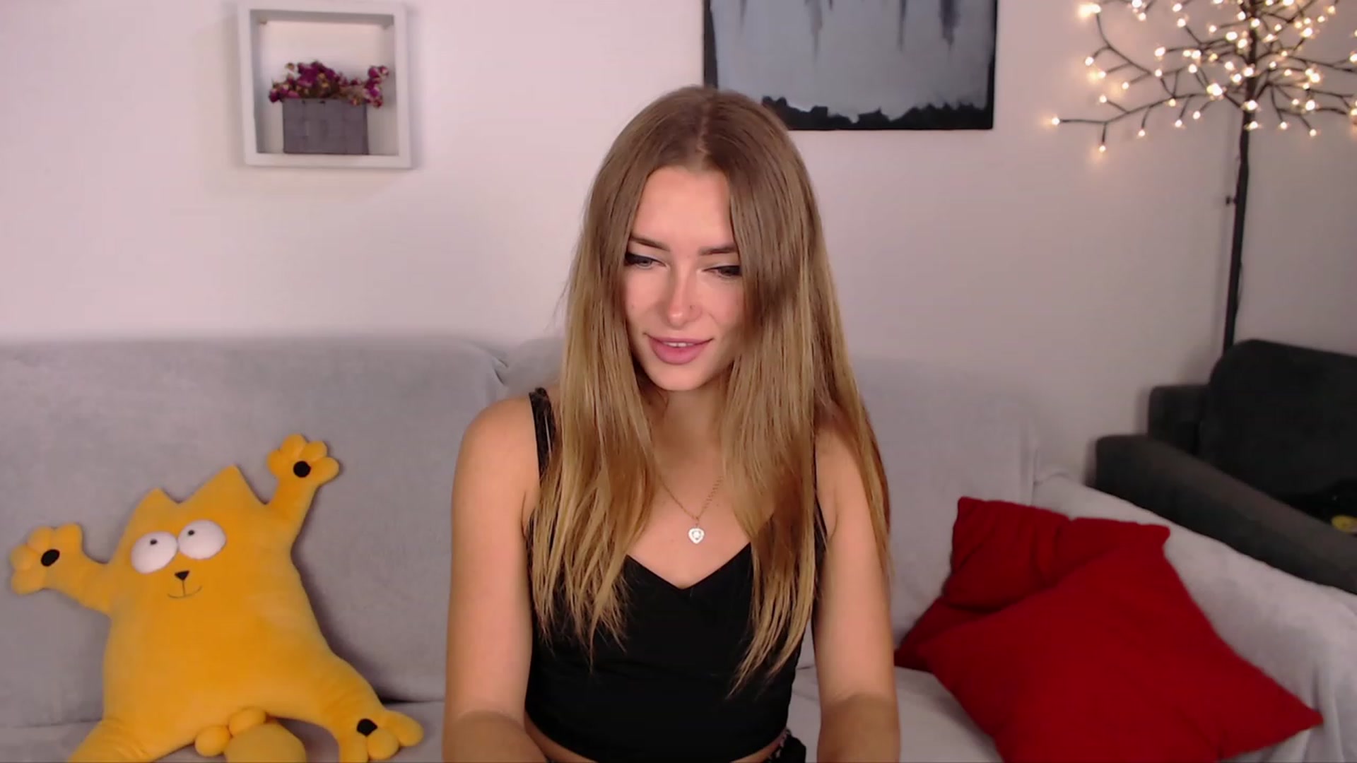Gallery image thumbnail from SimonsWife's myfreecams stream on, 10/16/2023, 12:28 image 10 of 20