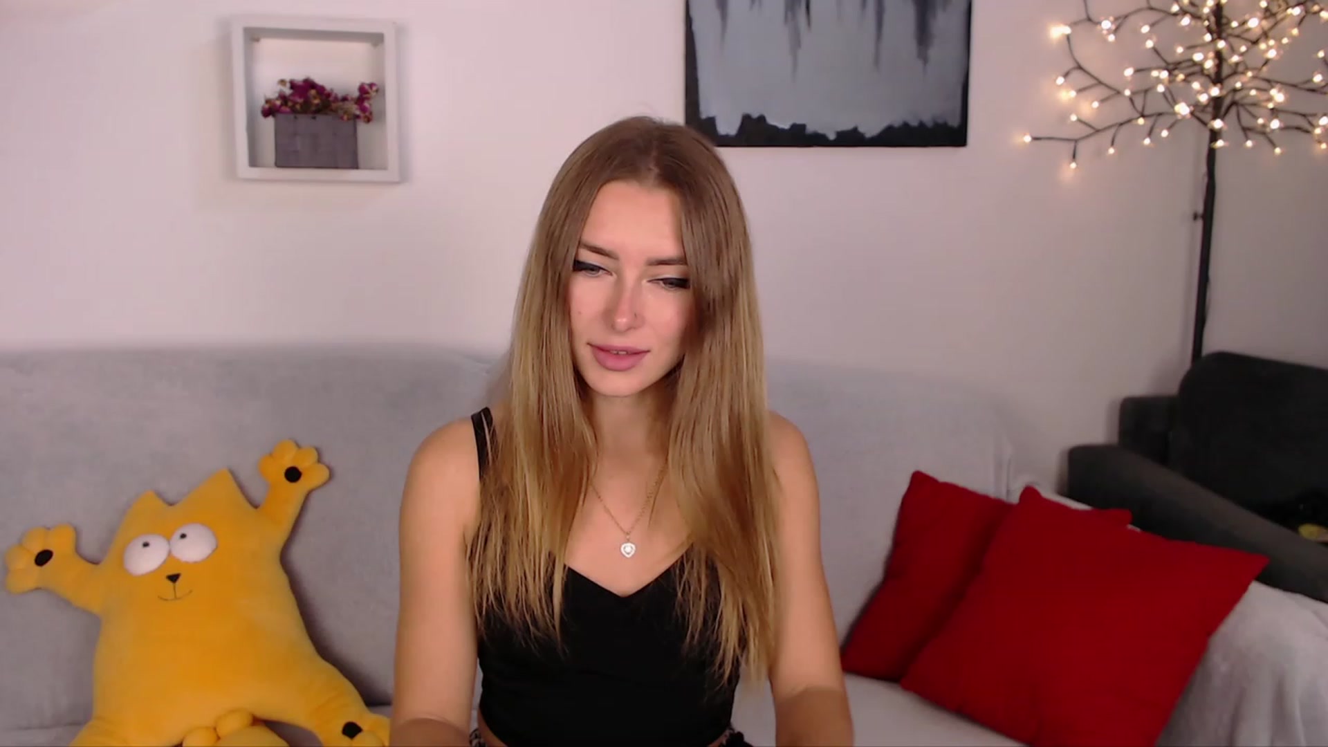 Gallery image thumbnail from SimonsWife's myfreecams stream on, 10/16/2023, 12:28 image 1 of 20