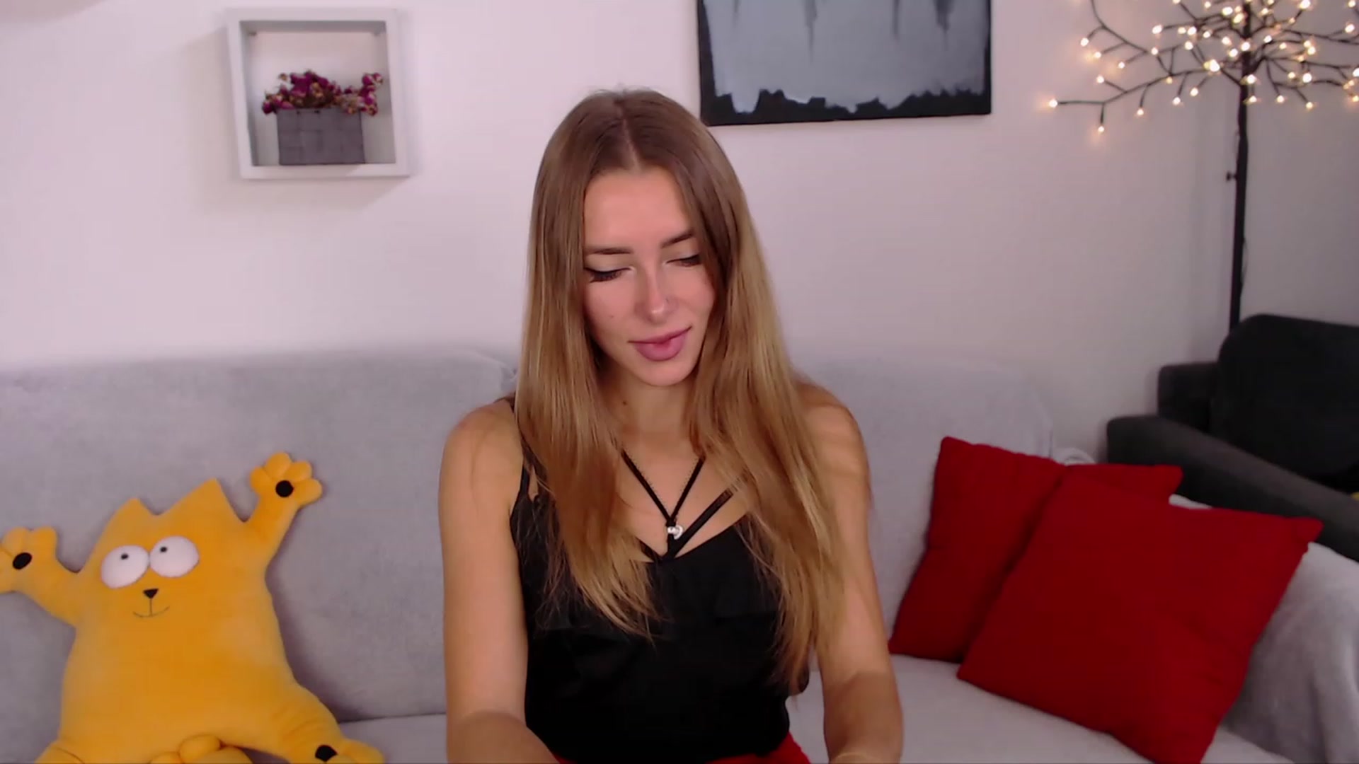 Gallery image thumbnail from SimonsWife's myfreecams stream on, 10/19/2023, 10:56 image 4 of 20