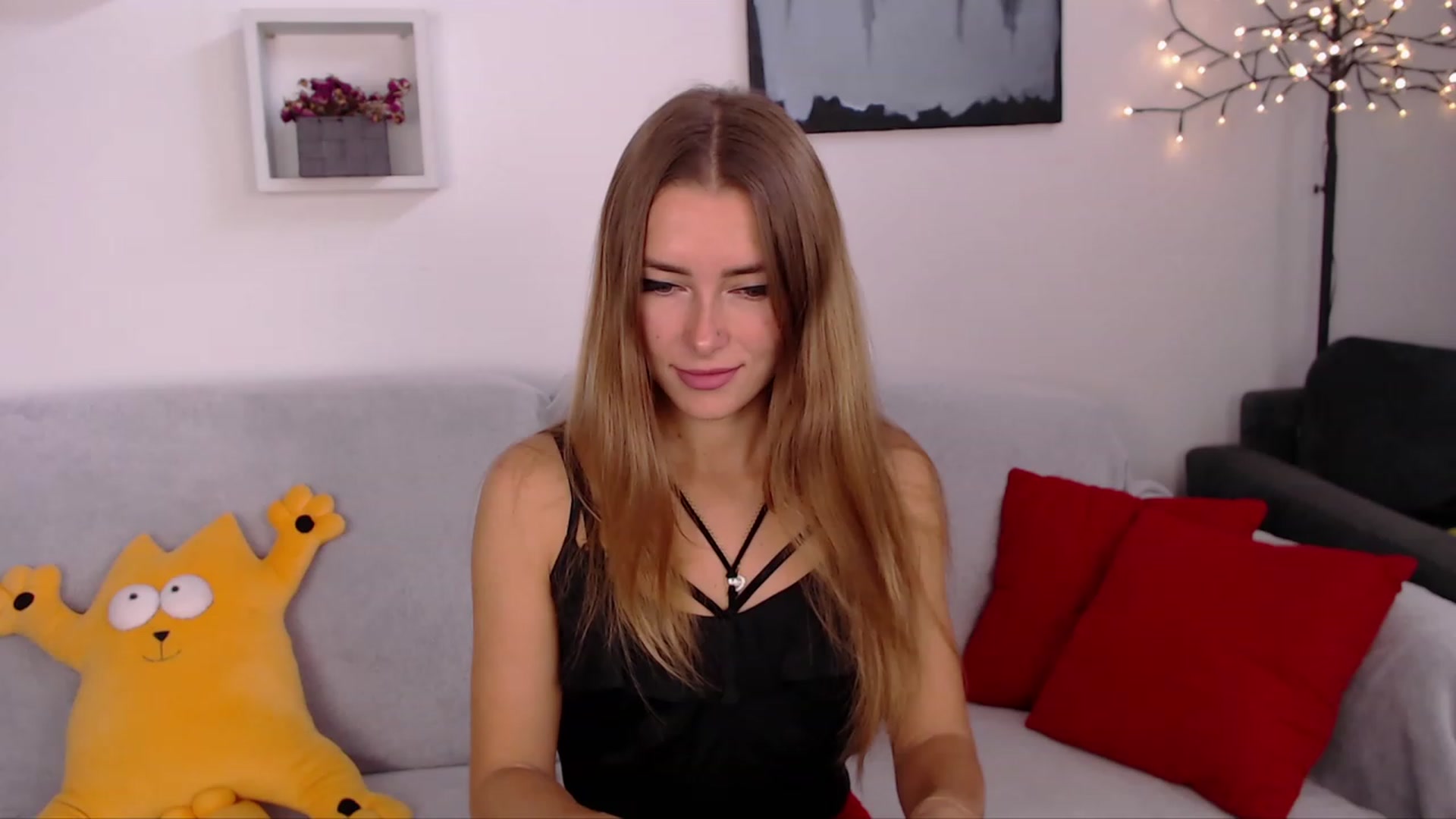 Gallery image thumbnail from SimonsWife's myfreecams stream on, 10/19/2023, 10:56 image 1 of 20
