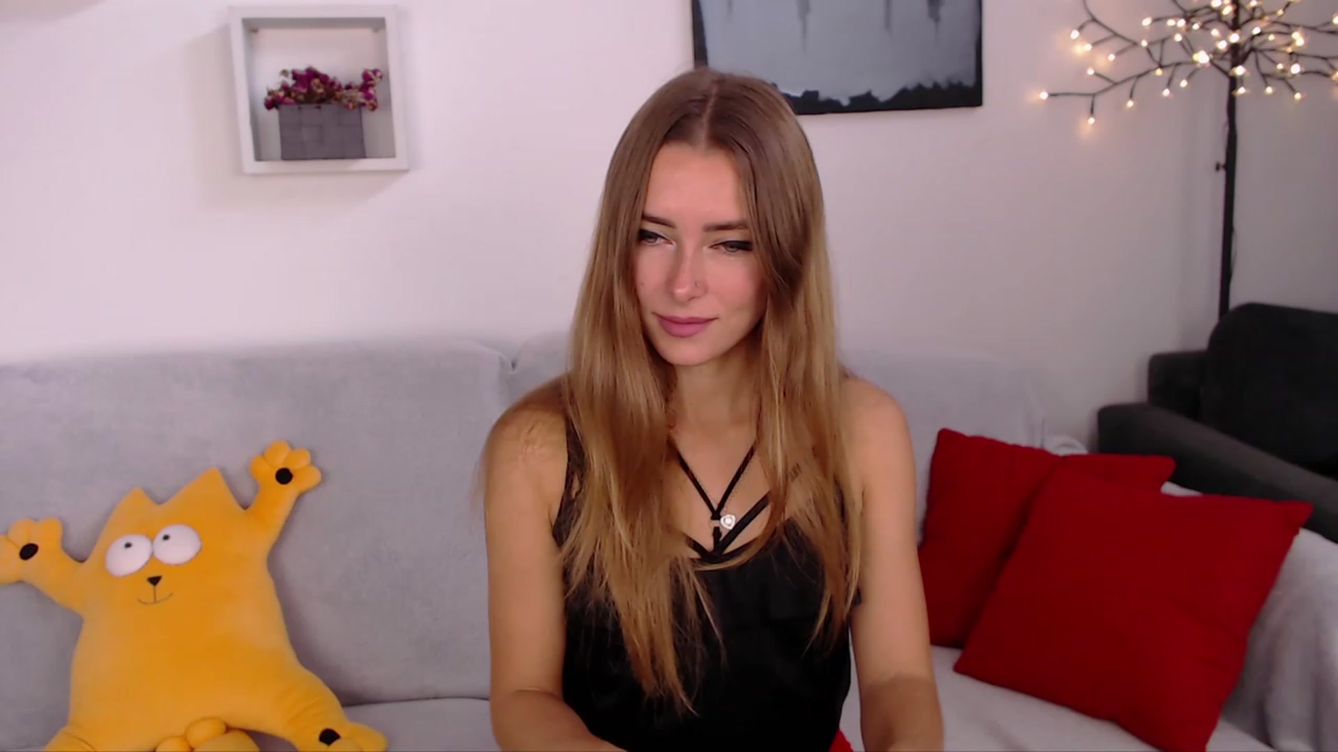 Gallery image thumbnail from SimonsWife's myfreecams stream on, 10/19/2023, 10:56 image 20 of 20
