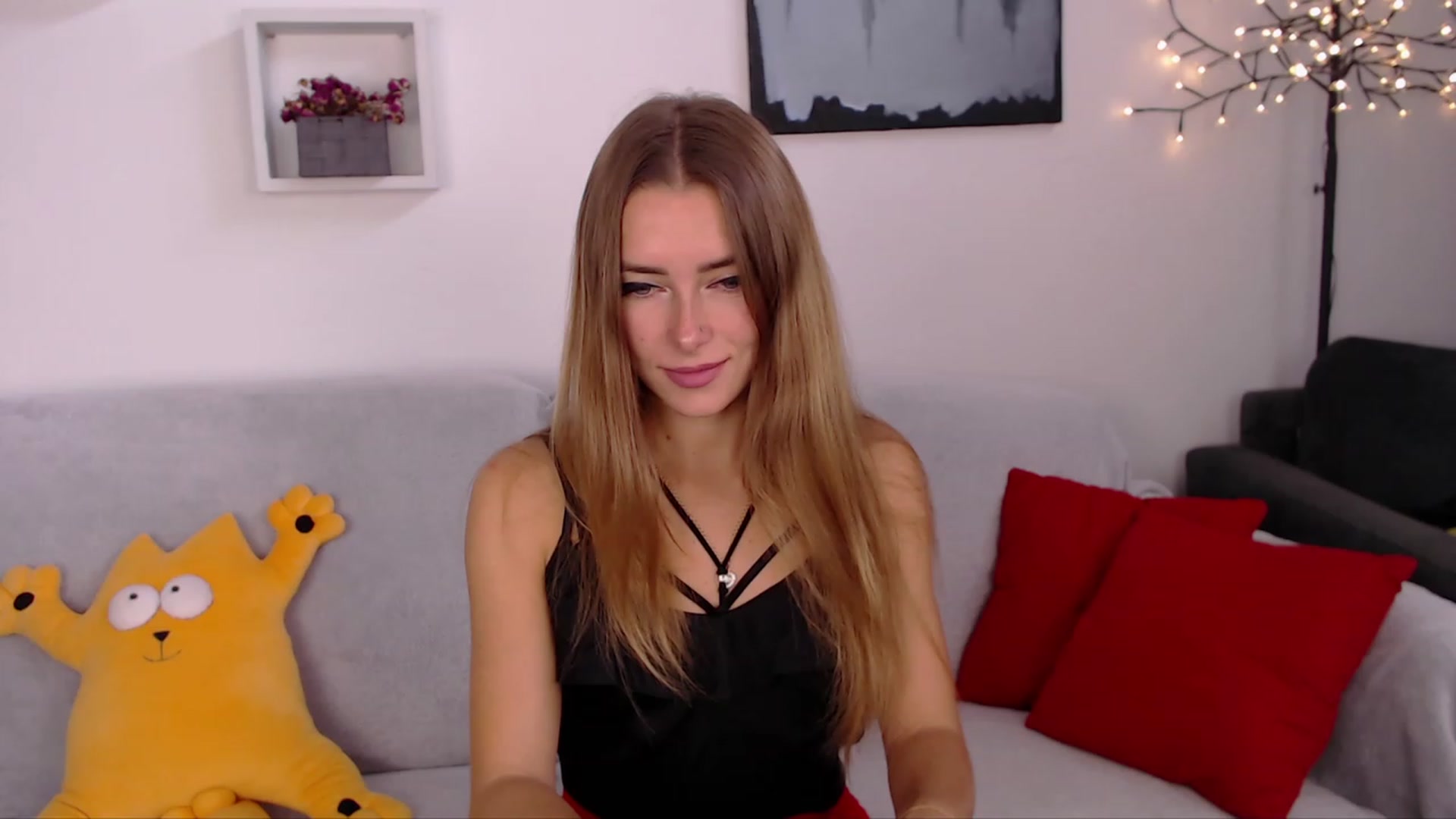 Gallery image thumbnail from SimonsWife's myfreecams stream on, 10/19/2023, 10:56 image 3 of 20